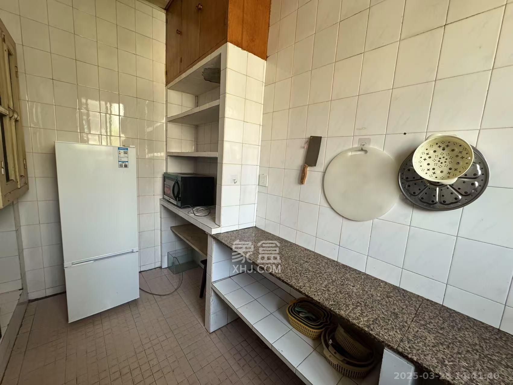 湘农桥社区 3室1厅1卫 2300.0元/月 湘农桥社区 3室1厅1卫 2300.0元/月室内图