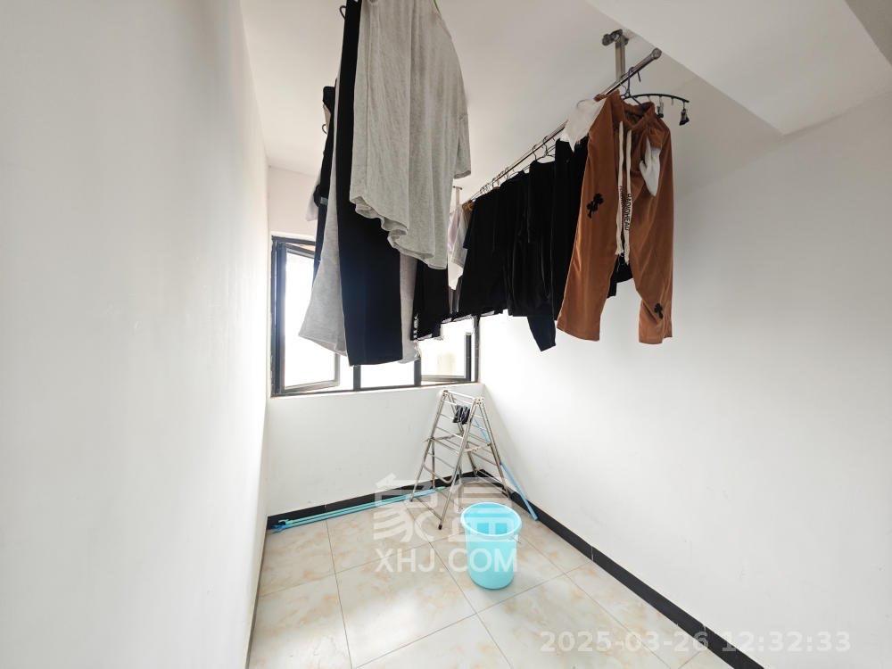 保利城(中航城国际社区、郡原美村) 3室2厅1卫 1800.0元/月 保利城(中航城国际社区、郡原美村) 3室2厅1卫 1800.0元/月室内图