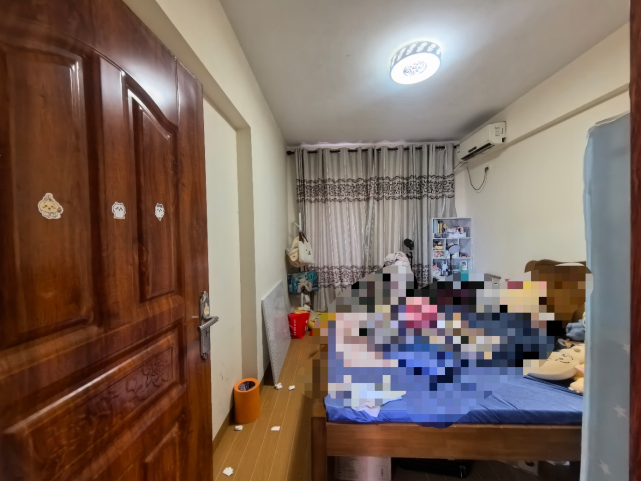 滨江绿都  3室2厅2卫   180.00万客厅