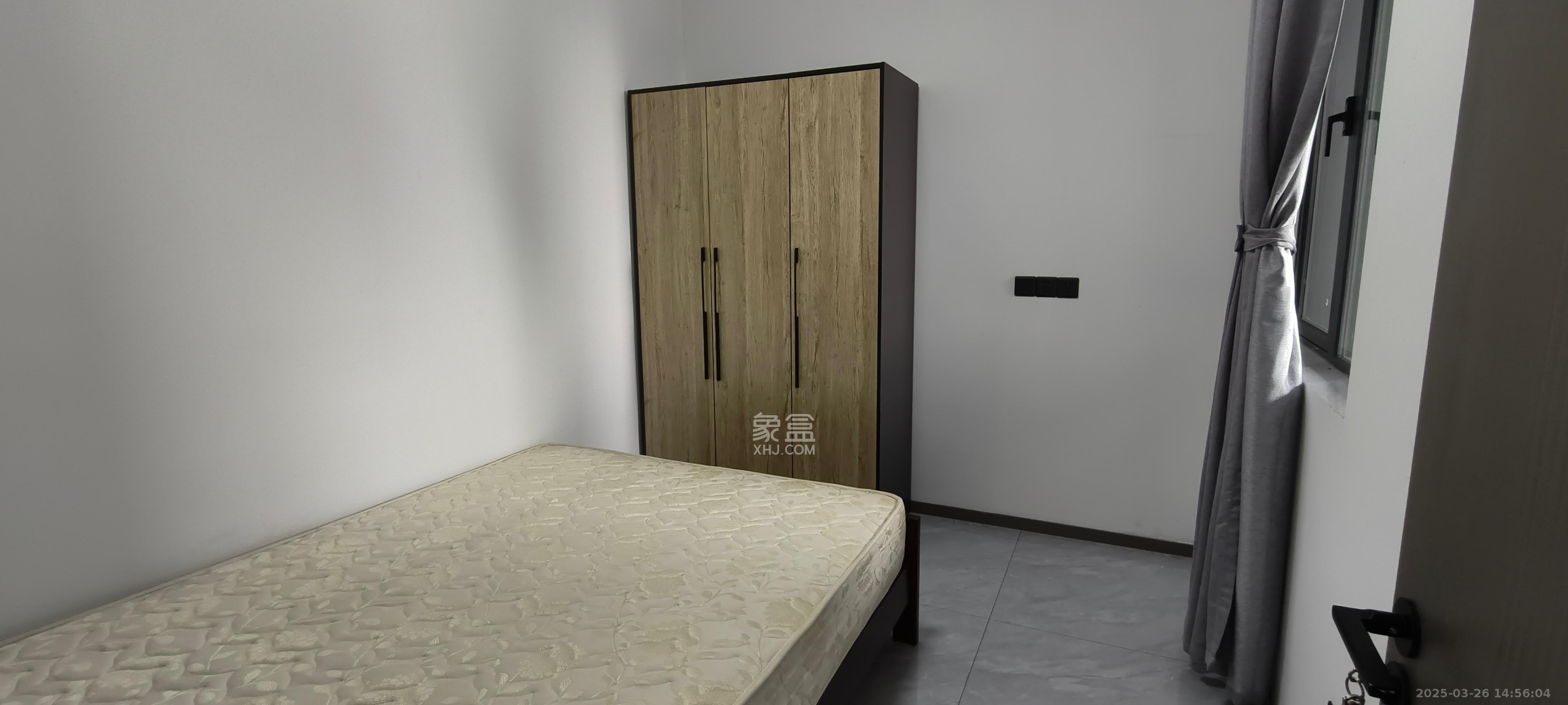 绿地V岛  3室1厅2卫   3300.00元/月室内图