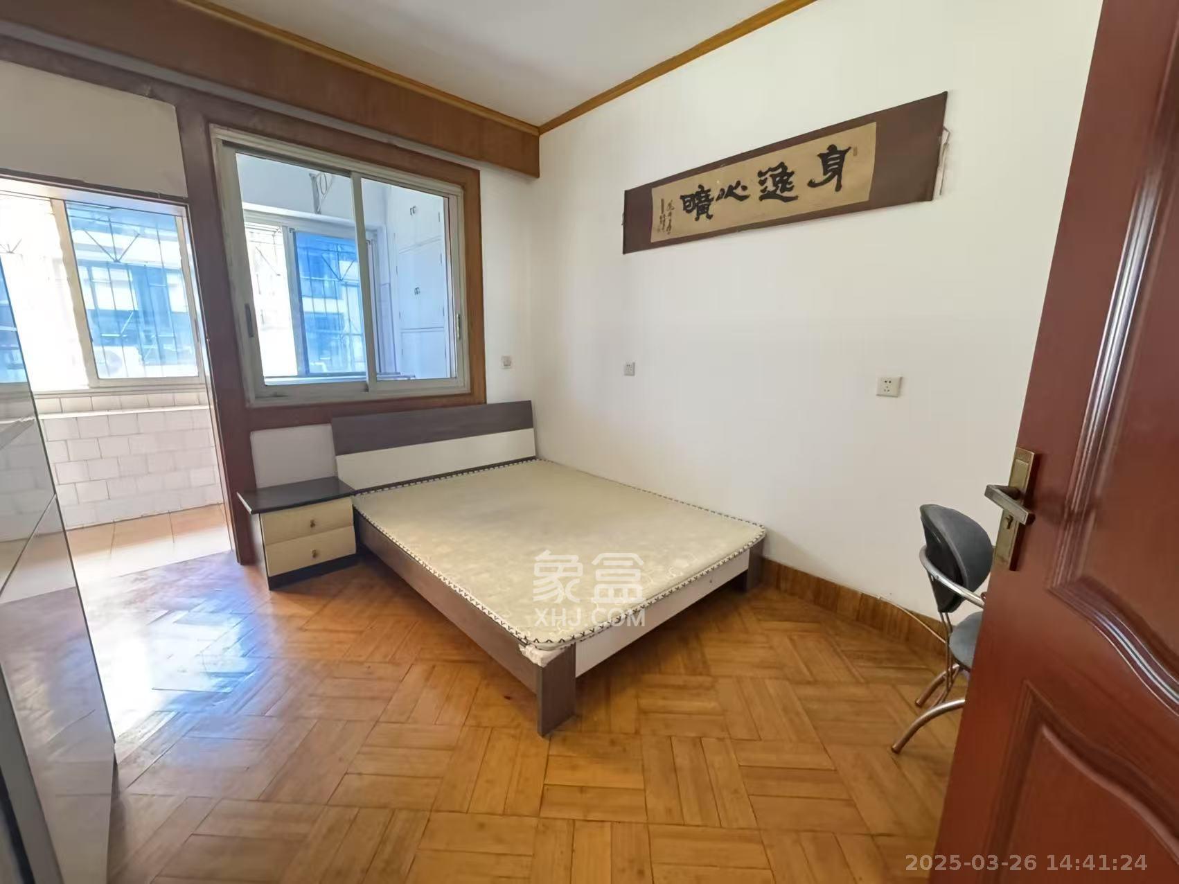 湘农桥社区 3室1厅1卫 2300.0元/月 湘农桥社区 3室1厅1卫 2300.0元/月室内图