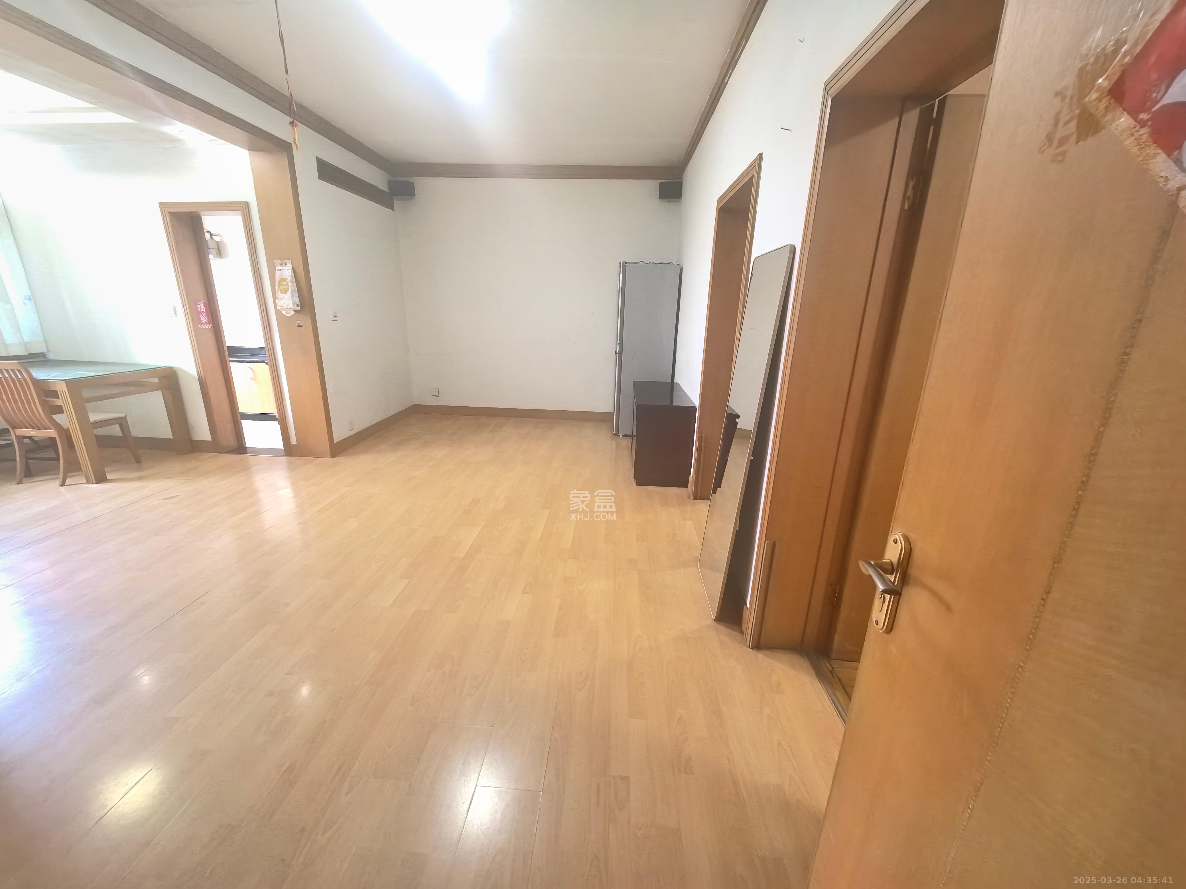 湘农桥社区 1室1厅1卫 2500.0元/月 湘农桥社区 1室1厅1卫 2500.0元/月室内图