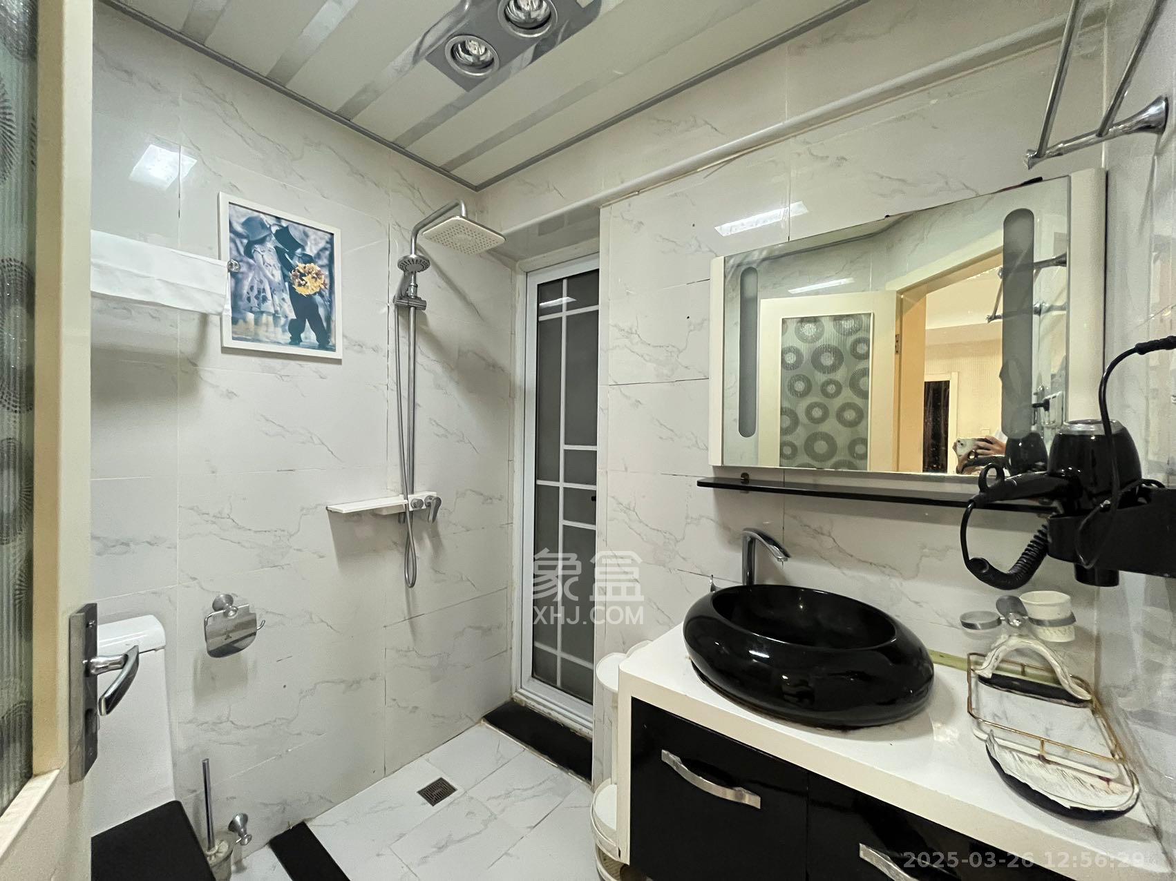 东怡外国(南湖一号) 2室1厅1卫 3200.0元/月 东怡外国(南湖一号) 2室1厅1卫 3200.0元/月室内图