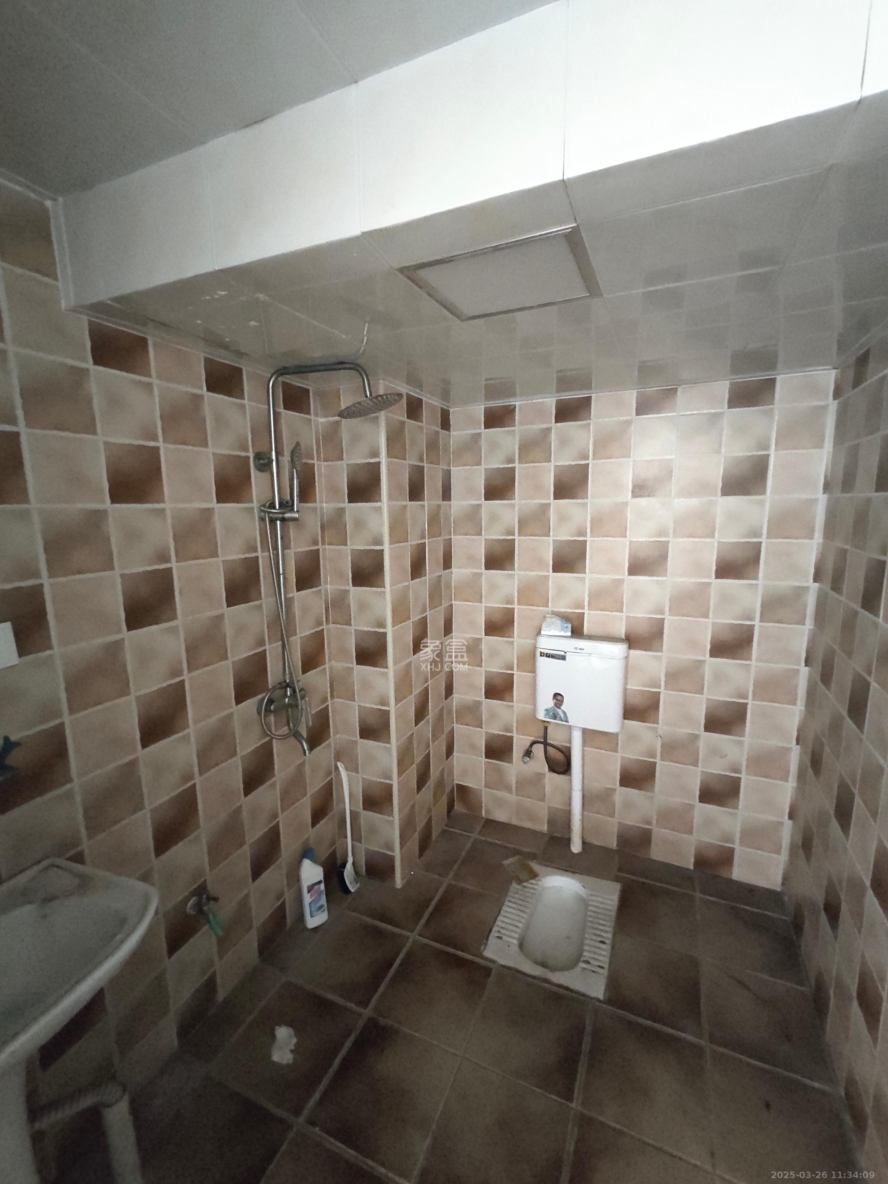 金鹰机电大市场 4室2厅1卫 1300.0元/月 金鹰机电大市场 4室2厅1卫 1300.0元/月室内图