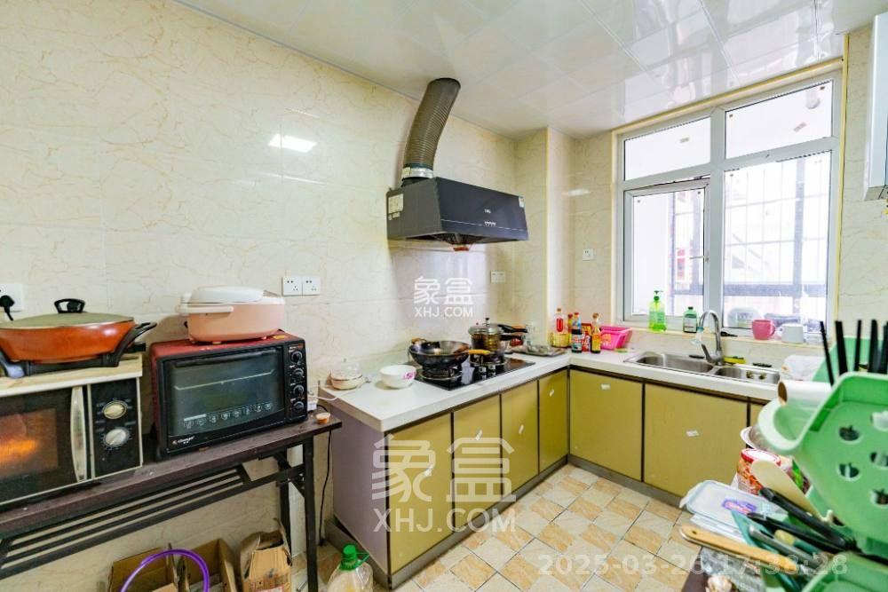 华银天际 5室2厅2卫 2400.0元/月 华银天际 5室2厅2卫 2400.0元/月室内图