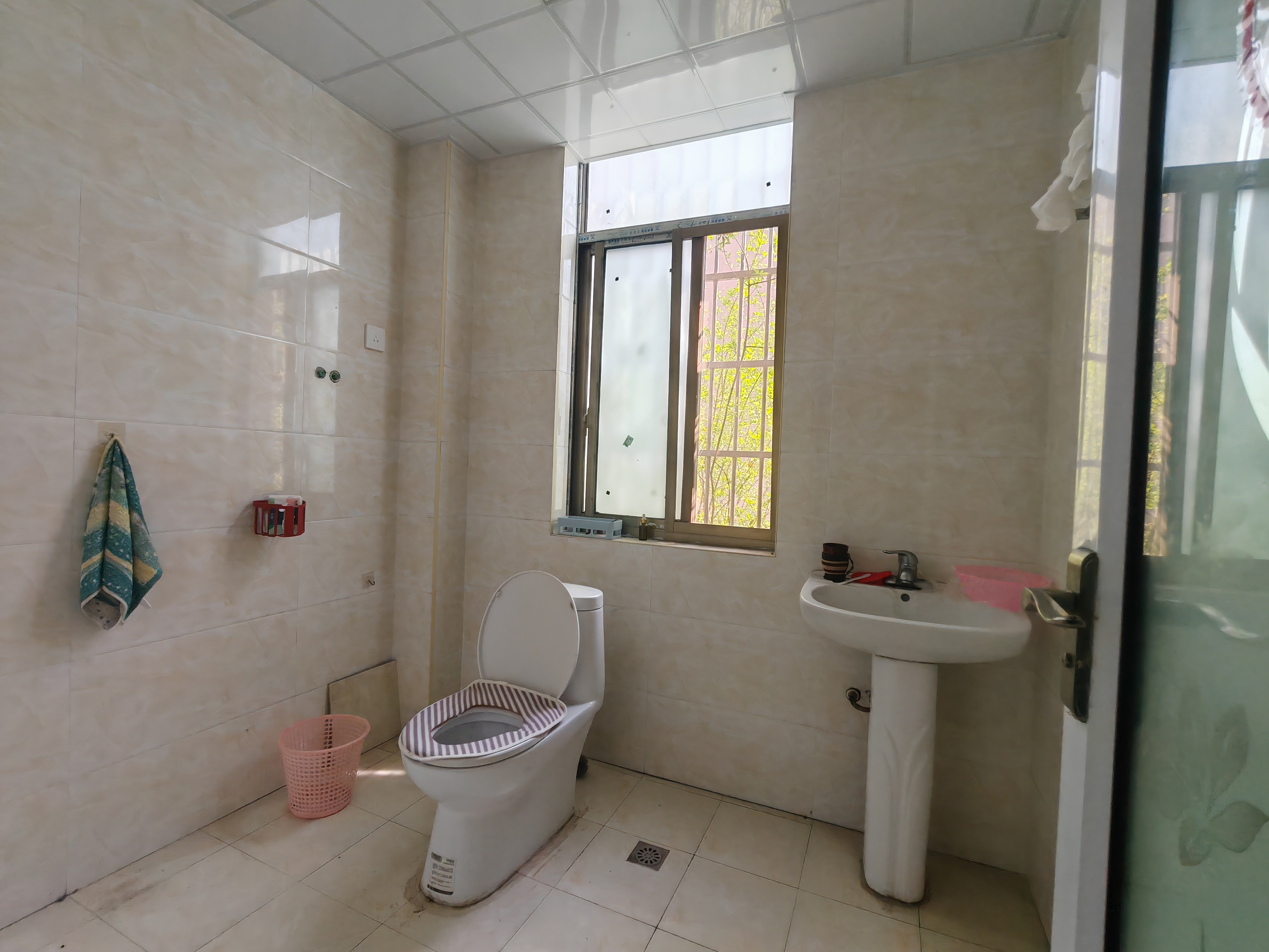 幸福里 3室2厅2卫 1000.0元/月 幸福里 3室2厅2卫 1000.0元/月室内图