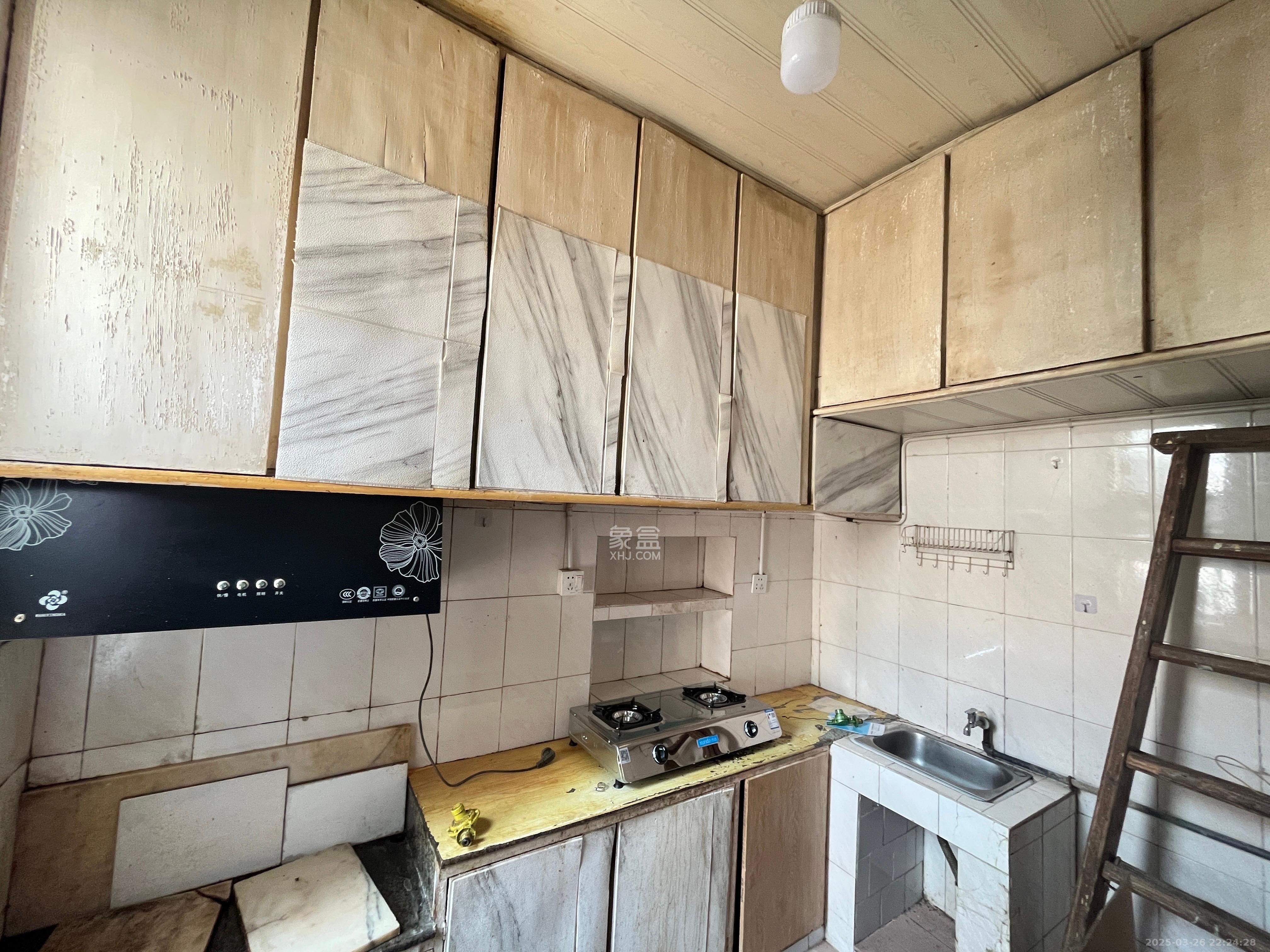 市直属机关宿舍 4室2厅2卫 3000.0元/月 市直属机关宿舍 4室2厅2卫 3000.0元/月室内图