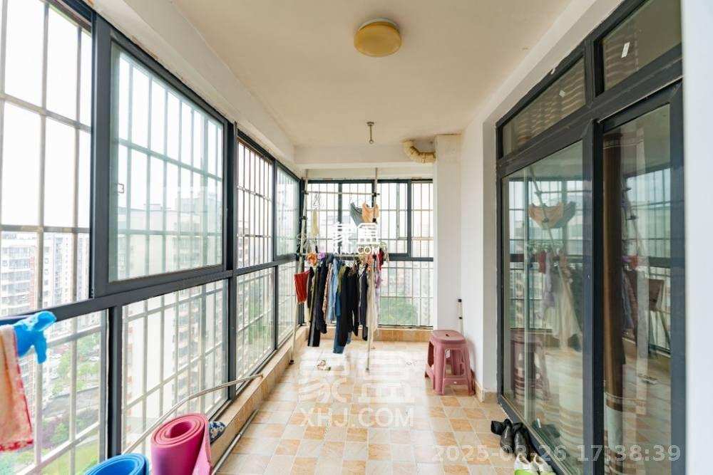 华银天际 5室2厅2卫 2400.0元/月 华银天际 5室2厅2卫 2400.0元/月室内图