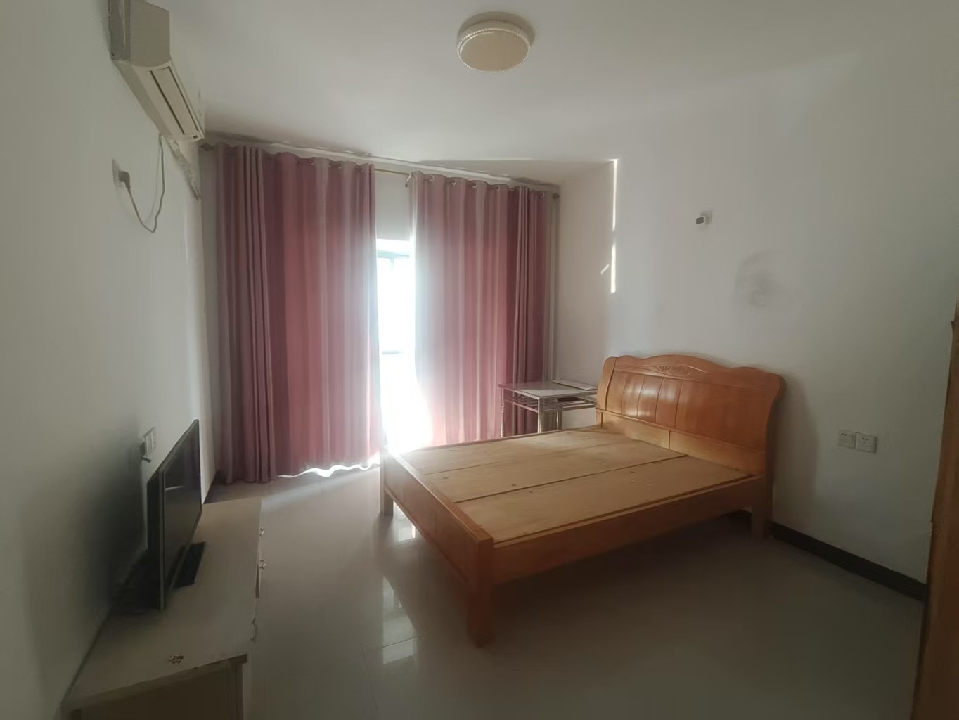 鹏利广场 4室2厅2卫 2400.0元/月 鹏利广场 4室2厅2卫 2400.0元/月室内图