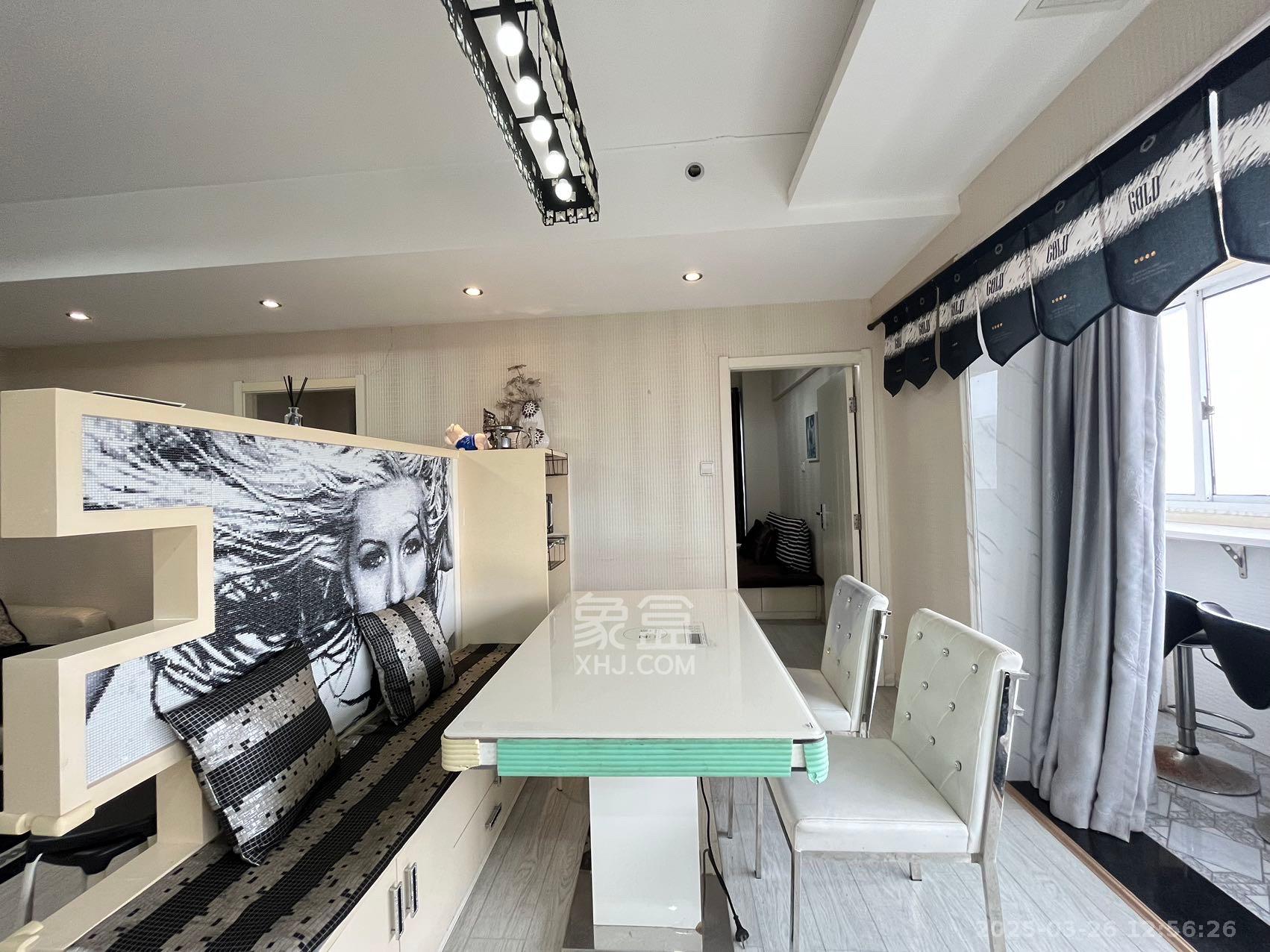 东怡外国(南湖一号) 2室1厅1卫 3200.0元/月 东怡外国(南湖一号) 2室1厅1卫 3200.0元/月室内图