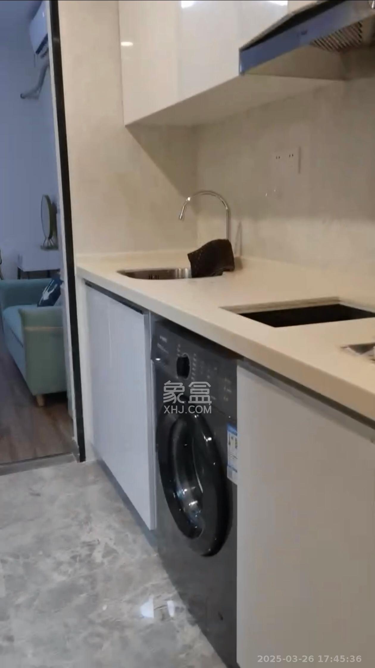 卓越浅水湾  1室1厅1卫   1600.00元/月