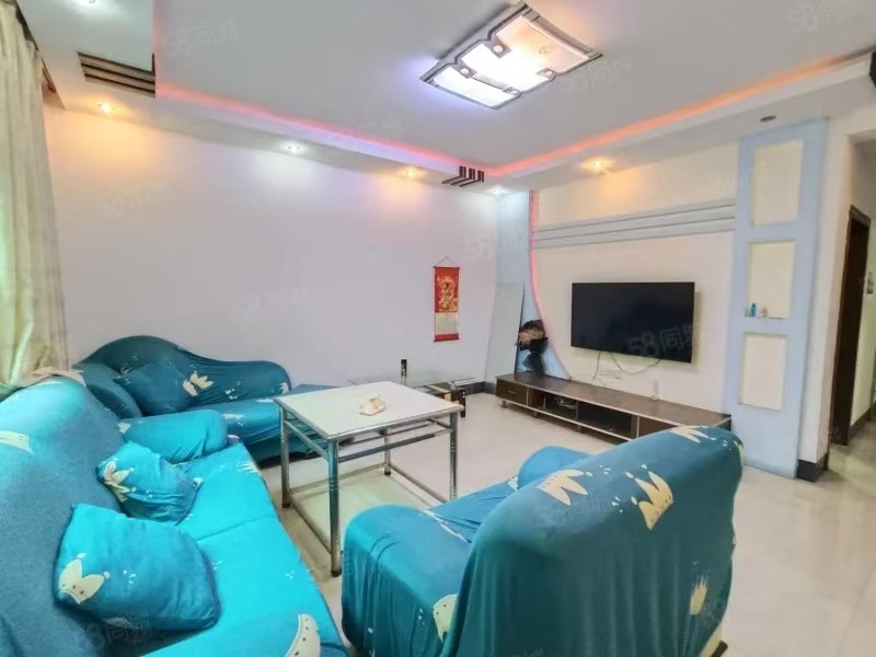 粮贸小区 3室2厅1卫 32.8万 粮贸小区 3室2厅1卫 32.8万客厅