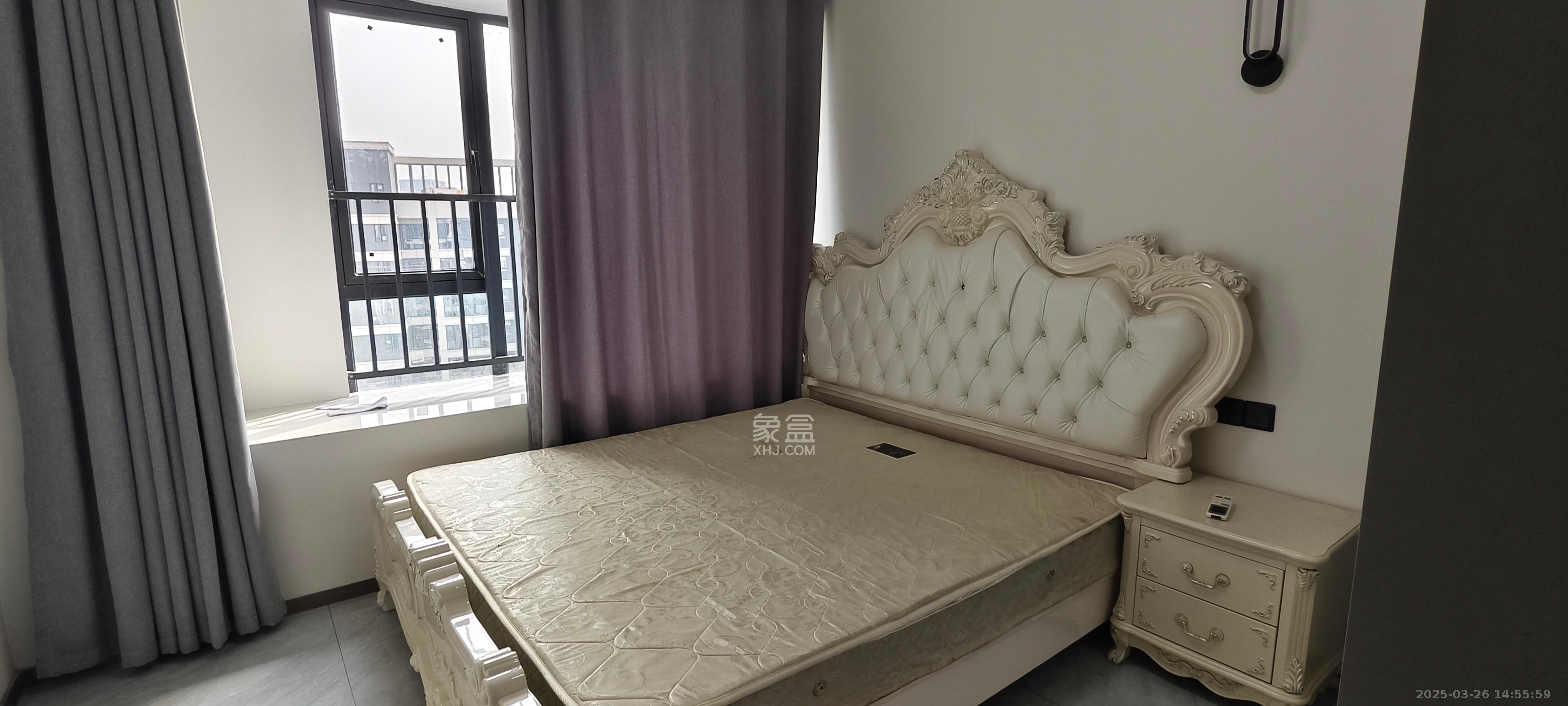 绿地V岛  3室1厅2卫   3300.00元/月室内图