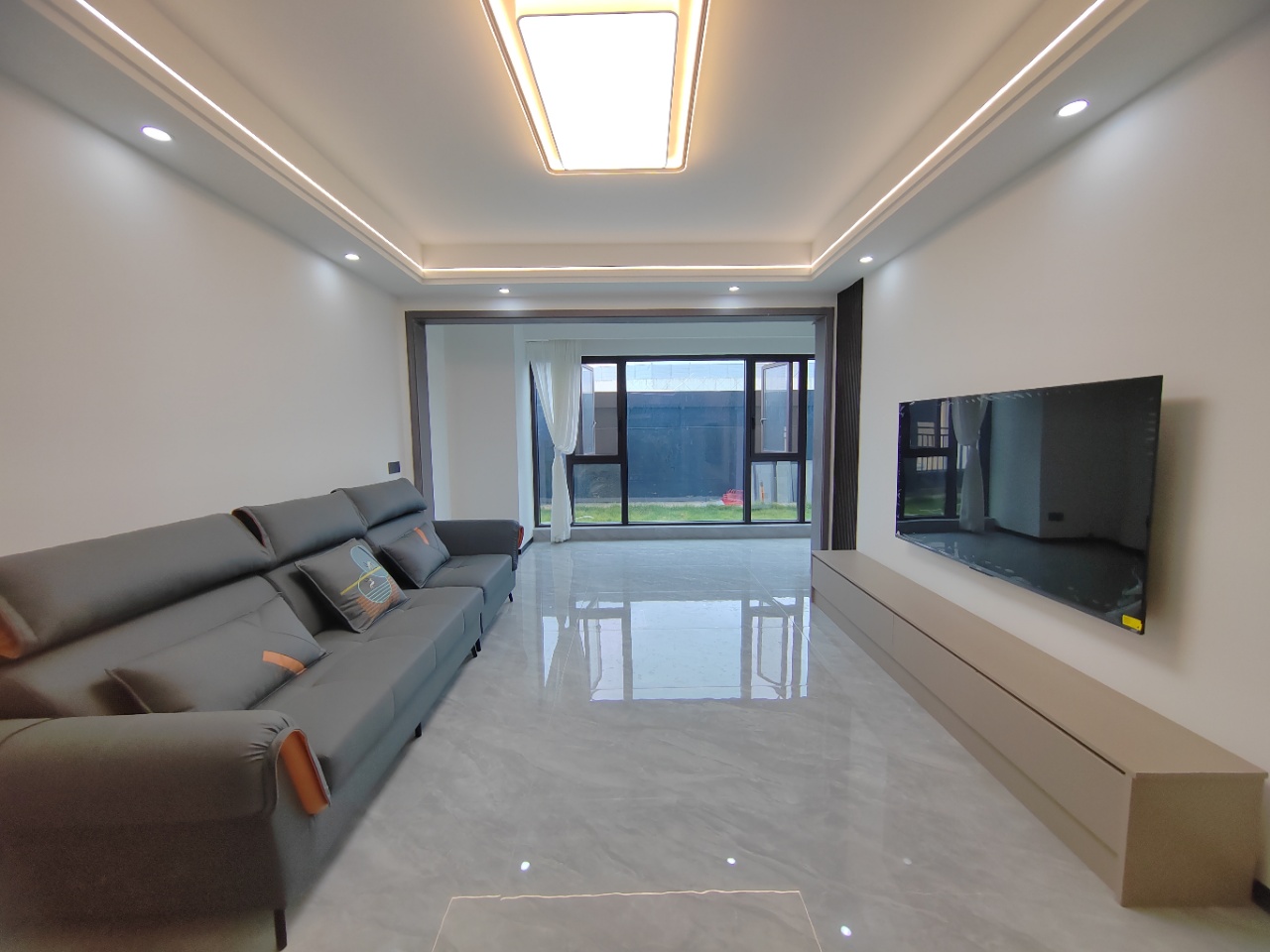 建发央著(悦发央著) 3室2厅1卫 2800.0元/月 建发央著(悦发央著) 3室2厅1卫 2800.0元/月室内图