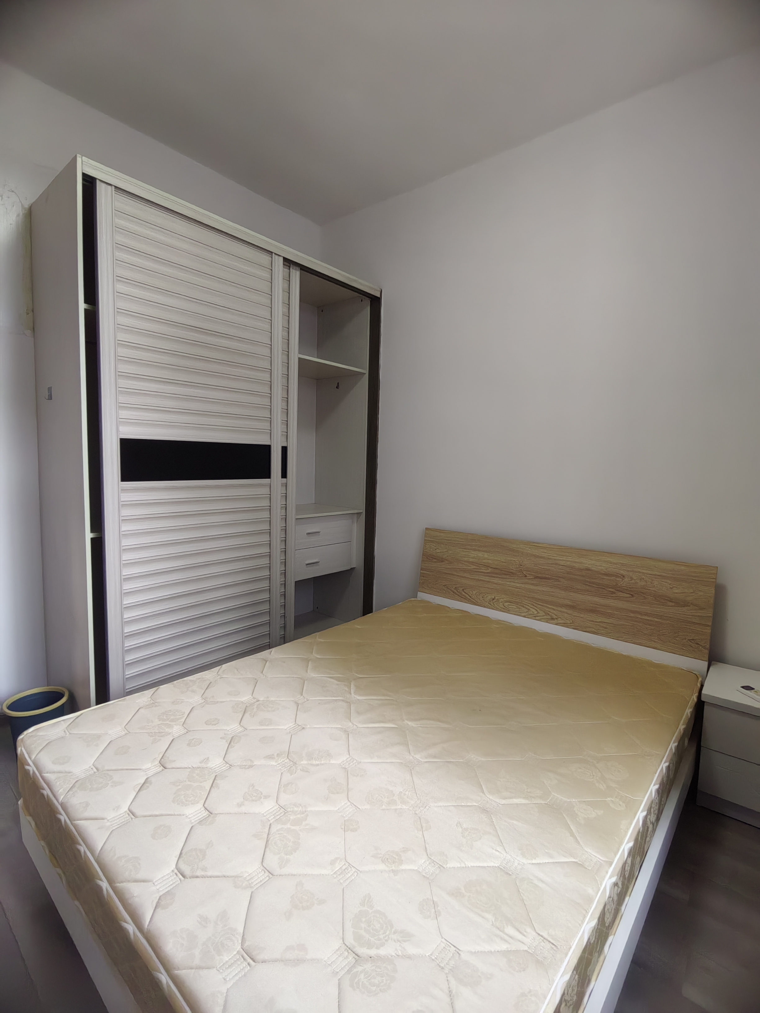 西湖一村 3室2厅1卫 1600.0元/月 西湖一村 3室2厅1卫 1600.0元/月室内图