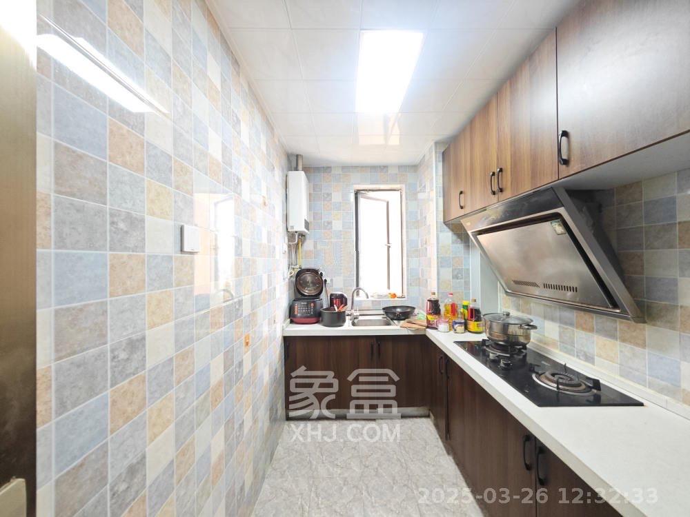 保利城(中航城国际社区、郡原美村) 3室2厅1卫 1800.0元/月 保利城(中航城国际社区、郡原美村) 3室2厅1卫 1800.0元/月室内图