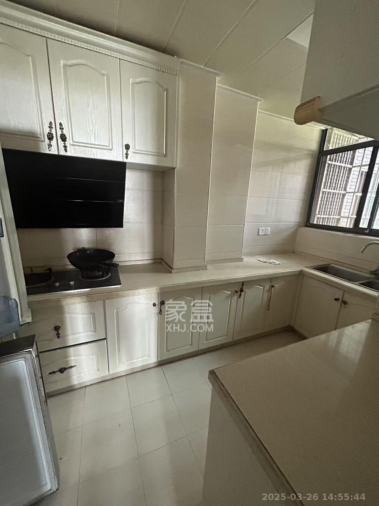 汀湘十里 3室2厅2卫 2200.0元/月 汀湘十里 3室2厅2卫 2200.0元/月室内图