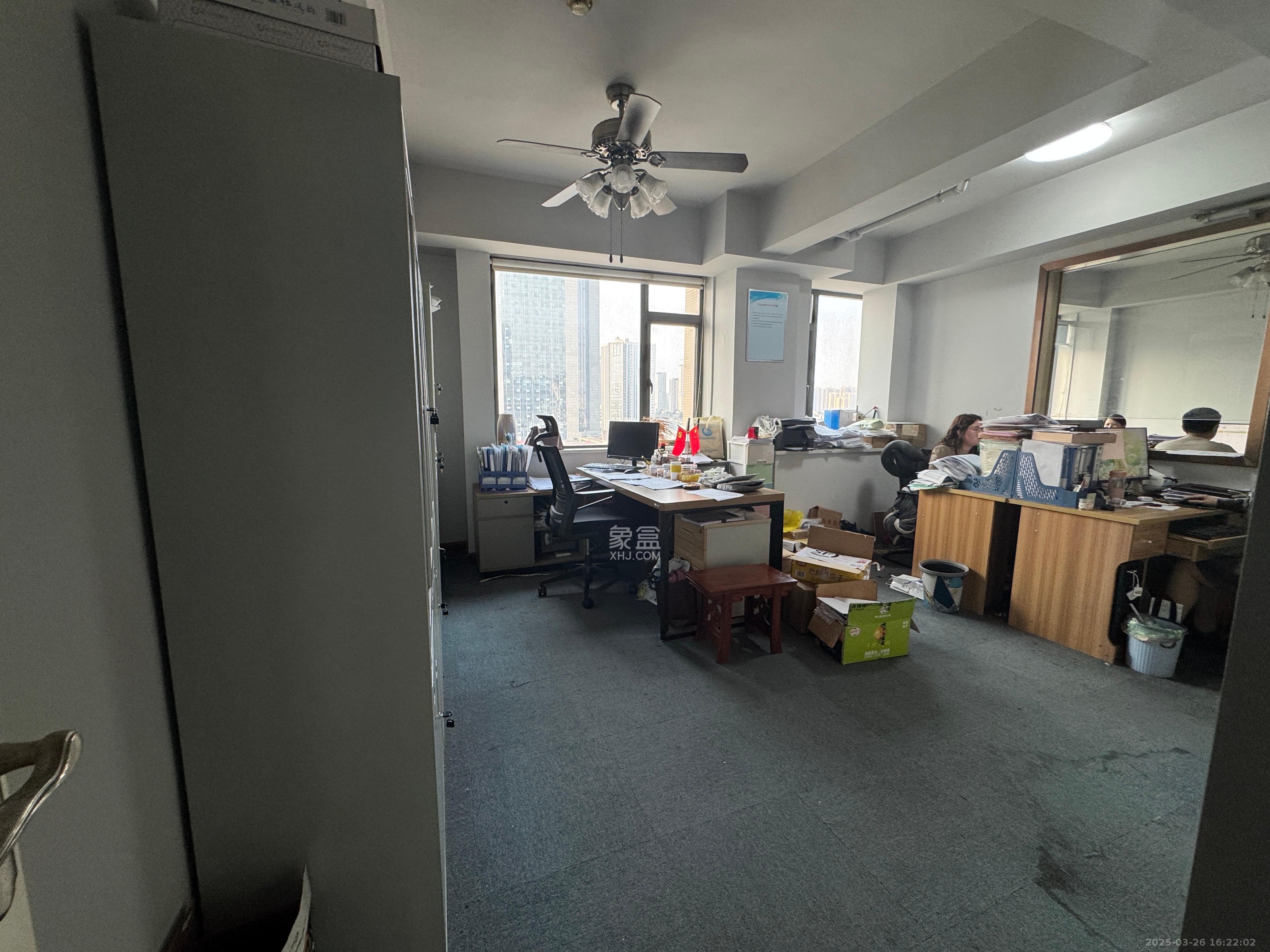 长房中庭国际（东郡华蓉广场）  5室1厅1卫   13500.00元/月室内图