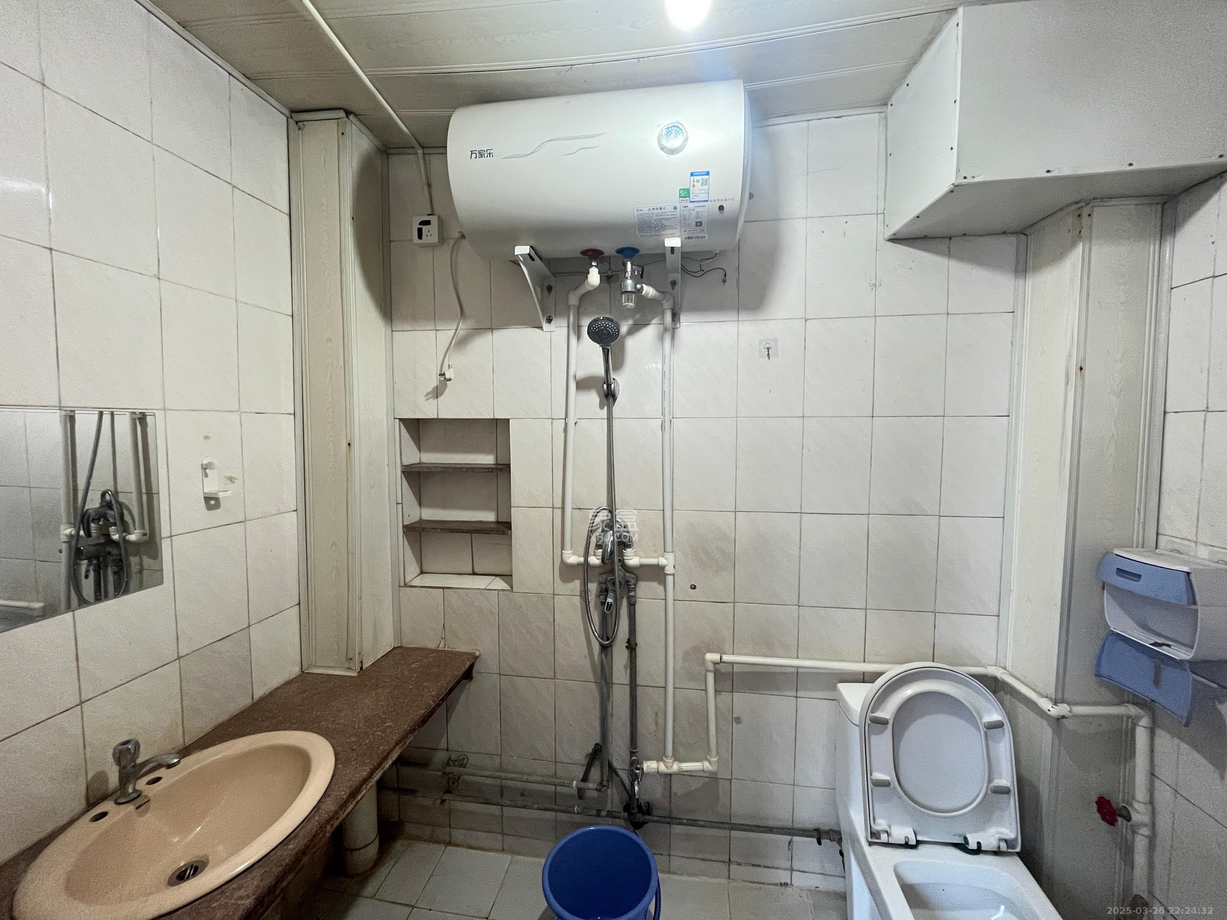 市直属机关宿舍 4室2厅2卫 3000.0元/月 市直属机关宿舍 4室2厅2卫 3000.0元/月室内图