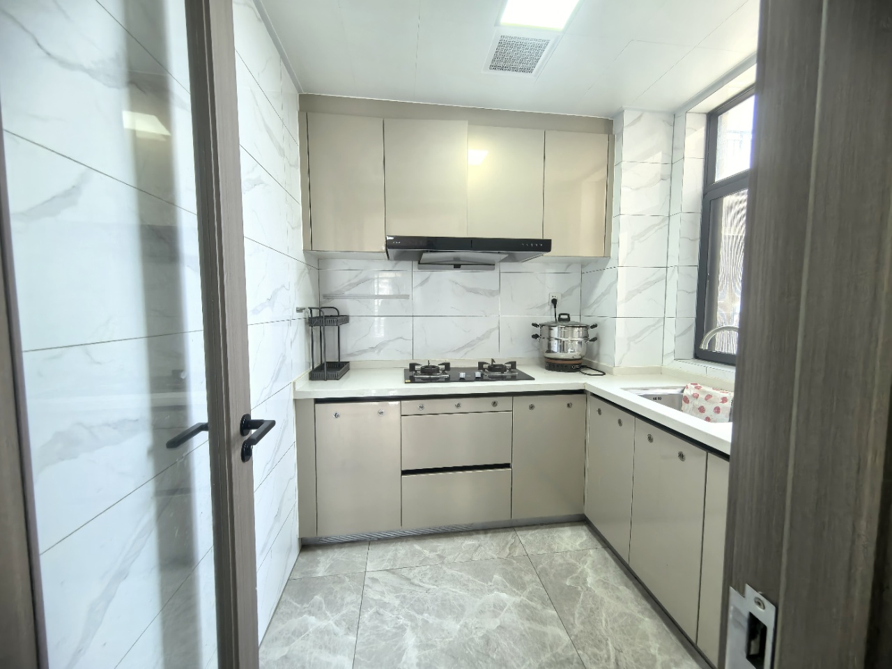 华府蓝湾 3室2厅1卫 160.0万 华府蓝湾 3室2厅1卫 160.0万室内图