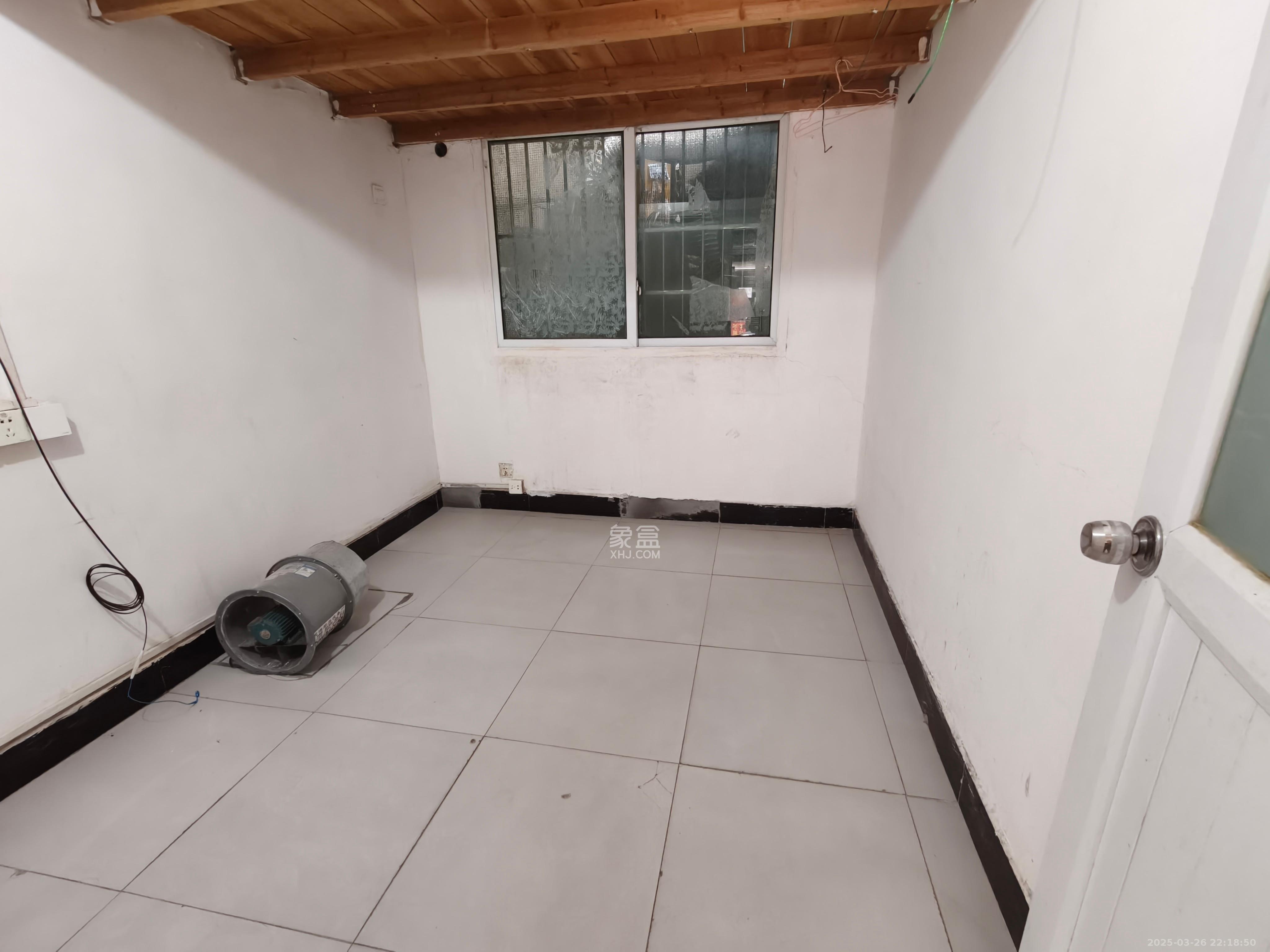 樟树屋小区  1室0厅1卫   2600.00元/月室内图