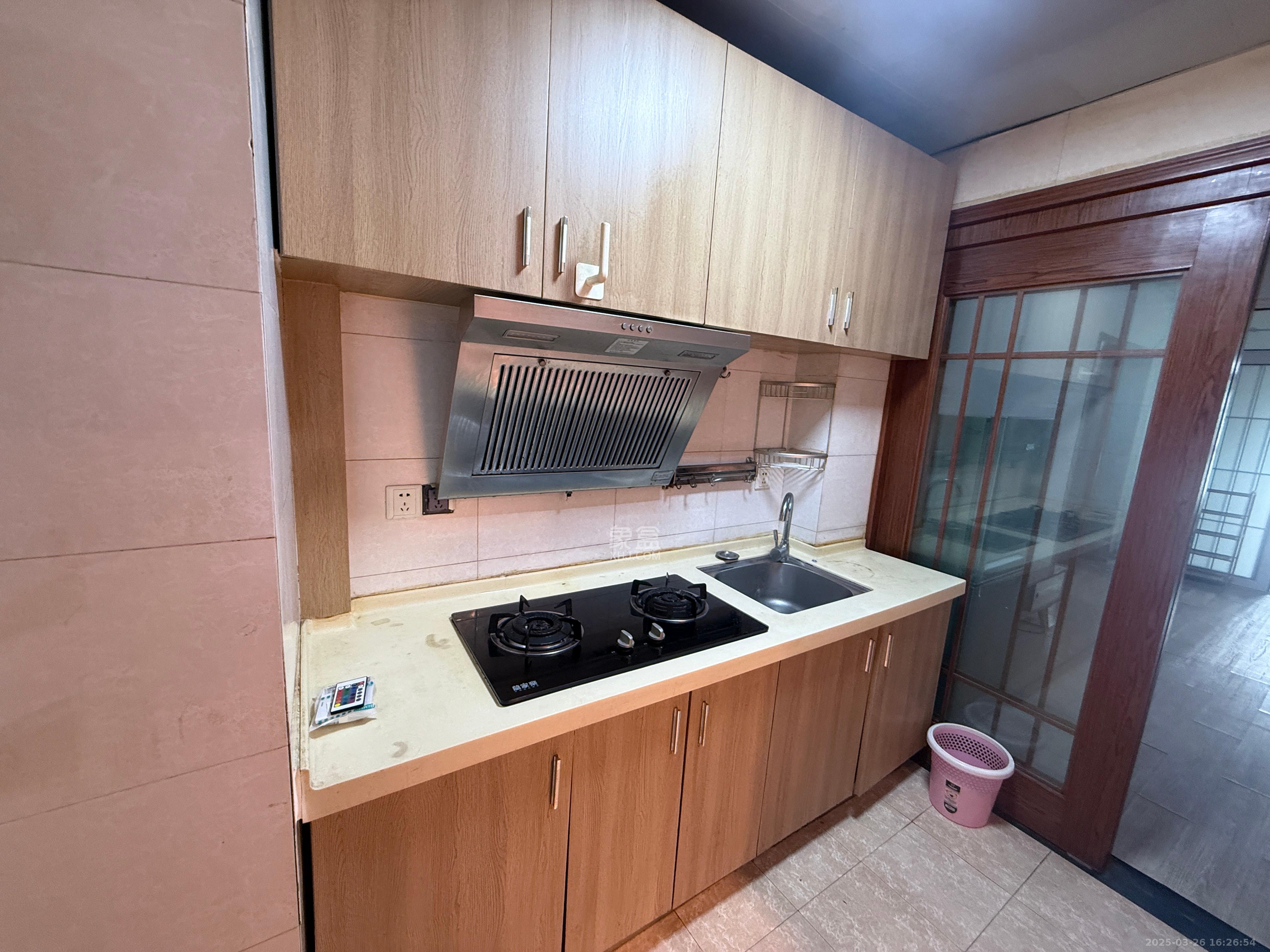 天心华庭 1室1厅1卫 3300.0元/月 天心华庭 1室1厅1卫 3300.0元/月室内图