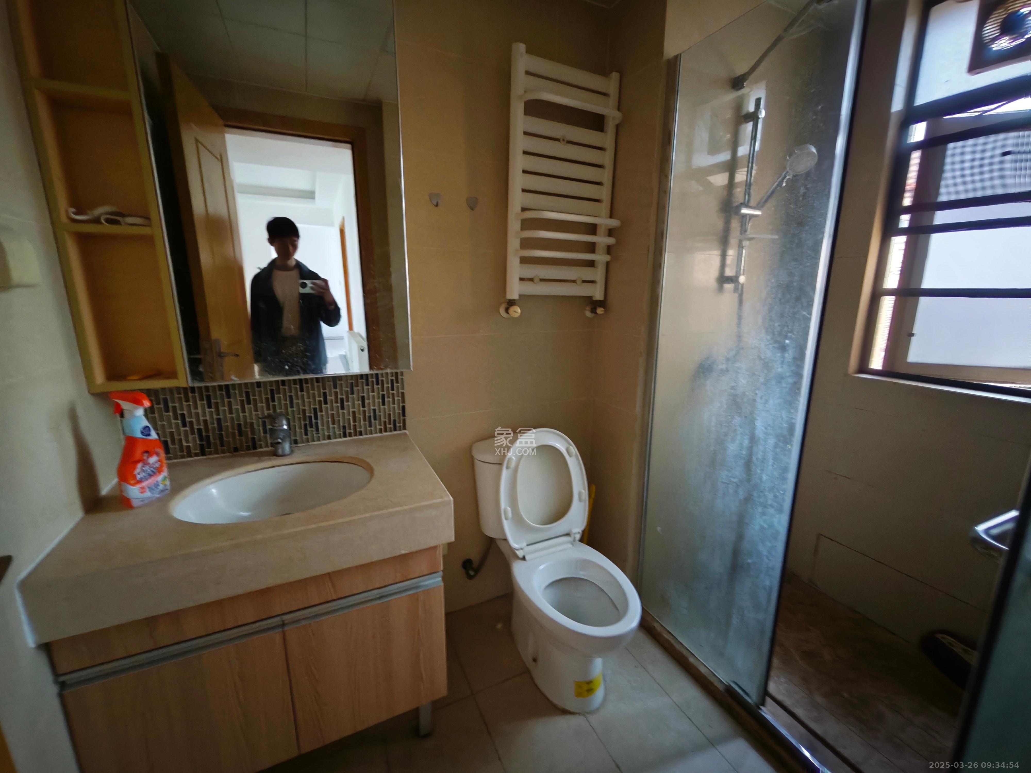 珠江郦城探香里 3室2厅1卫 2300.0元/月 珠江郦城探香里 3室2厅1卫 2300.0元/月室内图