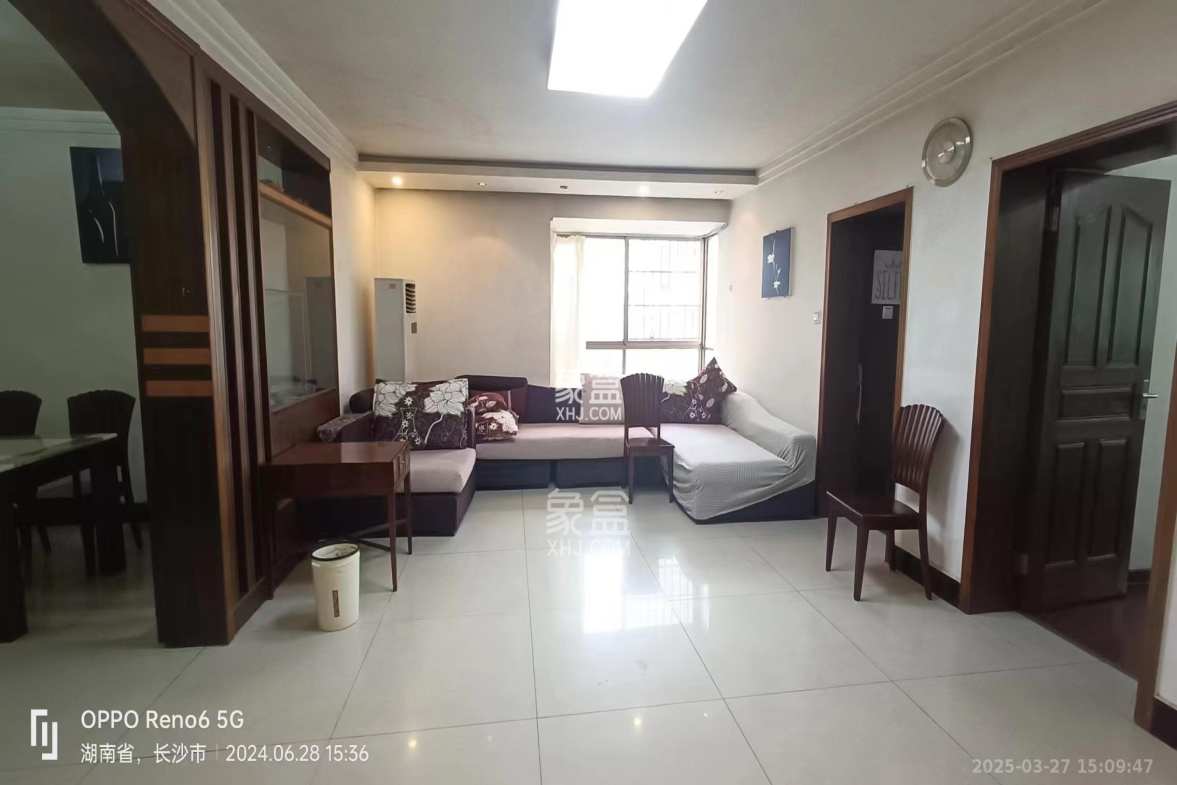 雅泰家园  2室1厅1卫    1900.0元/月 雅泰家园  2室1厅1卫    1900.0元/月室内图1