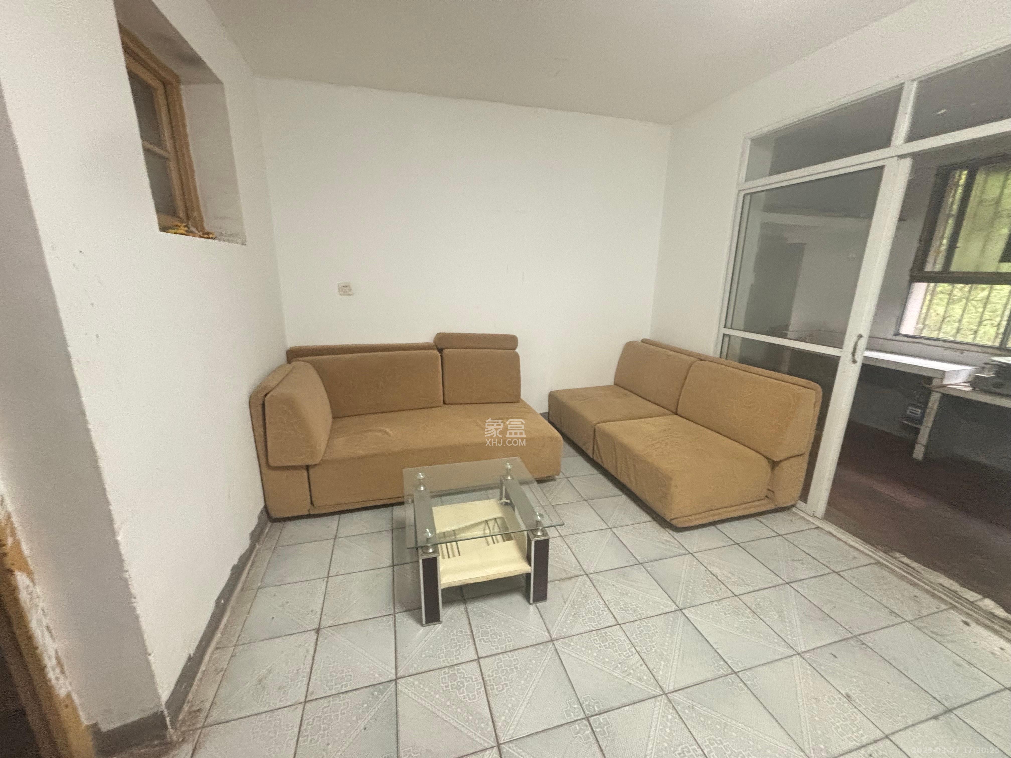 新兴小区（杨家山社区）  2室1厅1卫   1300.00元/月室内图