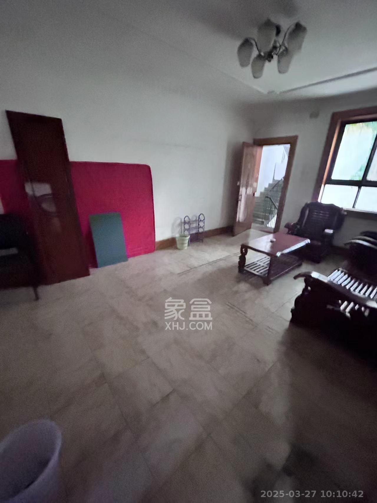 人民中路窑岭湘剧院单位房 2室1厅1卫 1500.0元/月 人民中路窑岭湘剧院单位房 2室1厅1卫 1500.0元/月室内图