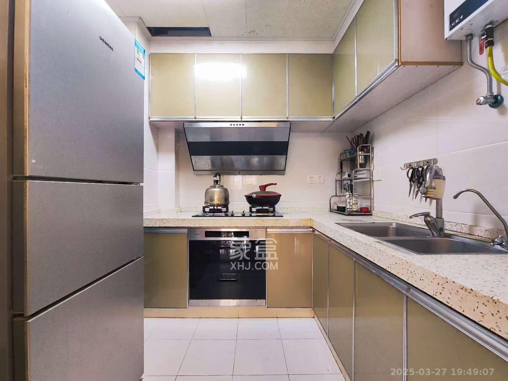 勤诚达新界 3室2厅1卫 1900.0元/月 勤诚达新界 3室2厅1卫 1900.0元/月室内图