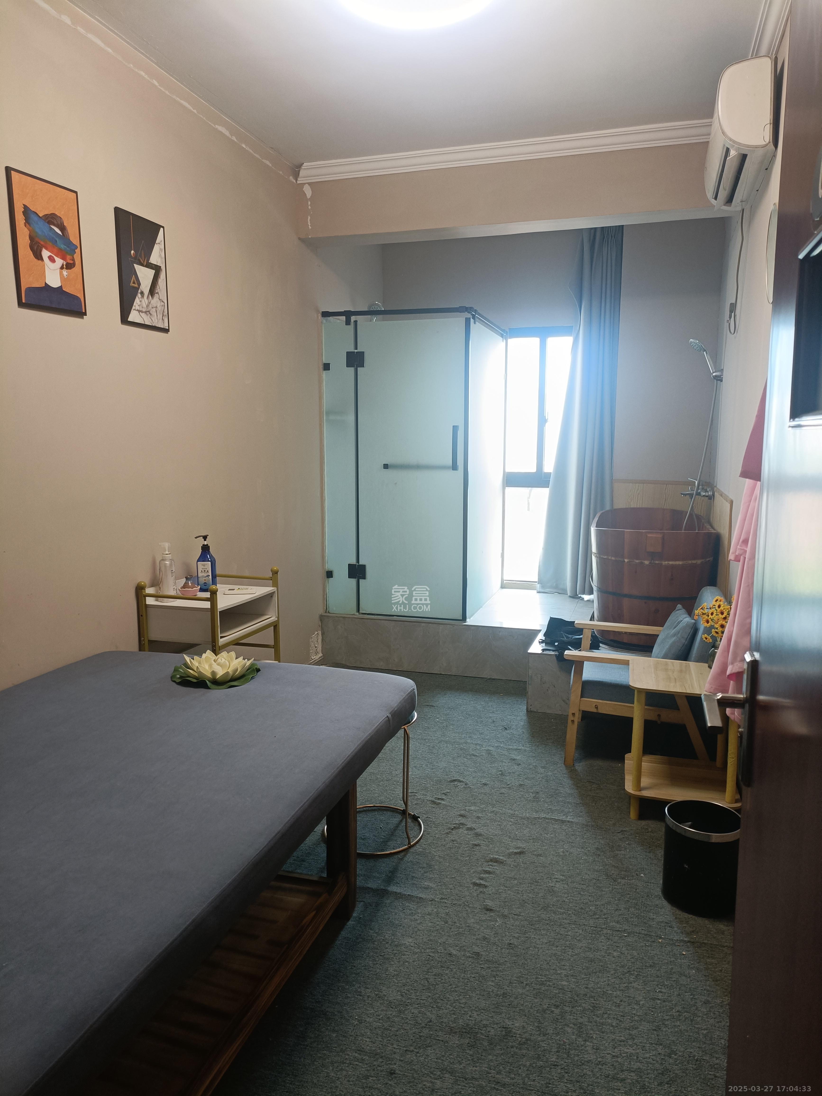 中城丽景香山园 7室2厅3卫 5500.0元/月 中城丽景香山园 7室2厅3卫 5500.0元/月室内图