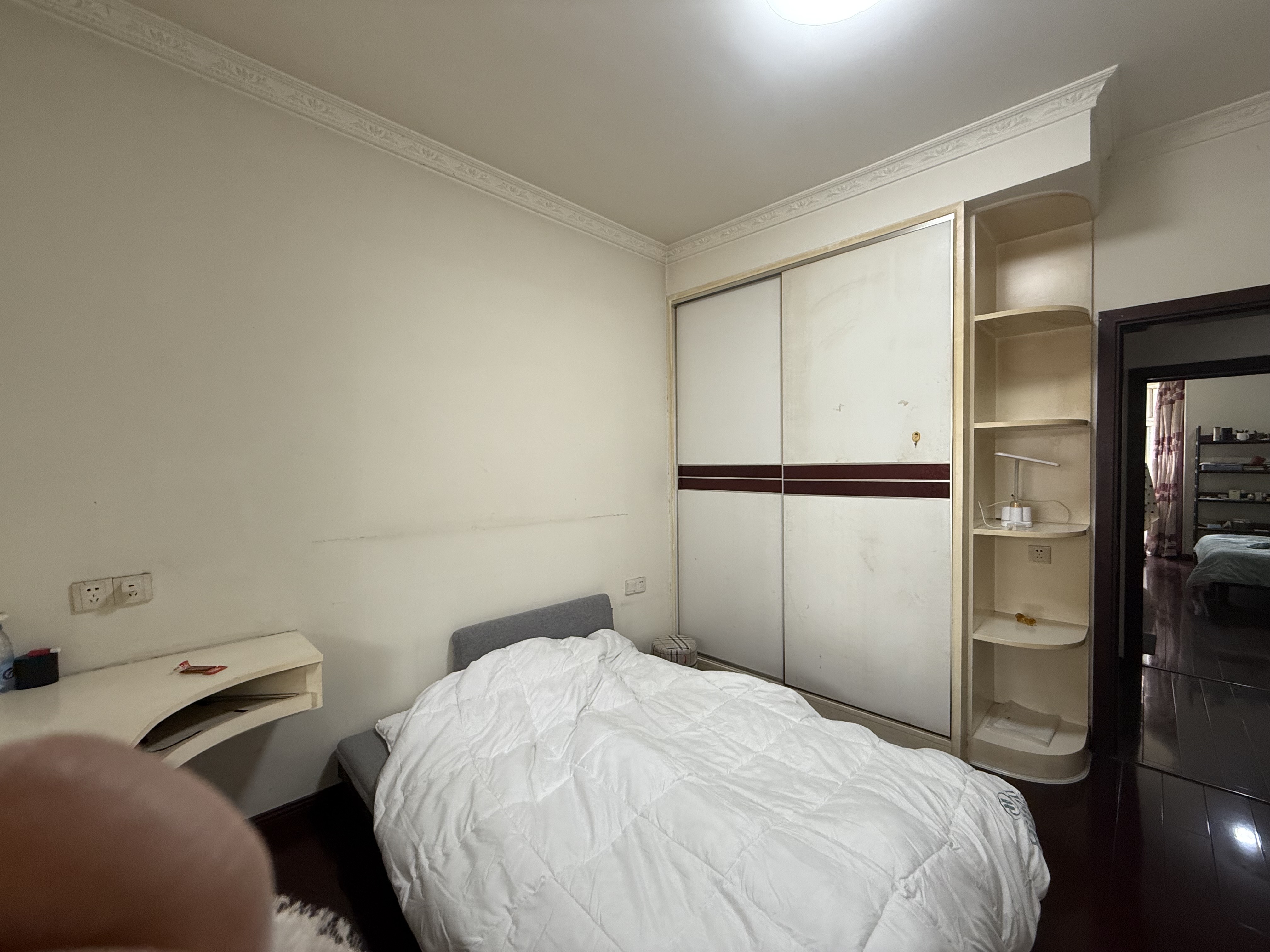 湘中园  3室2厅2卫    65.0万客厅