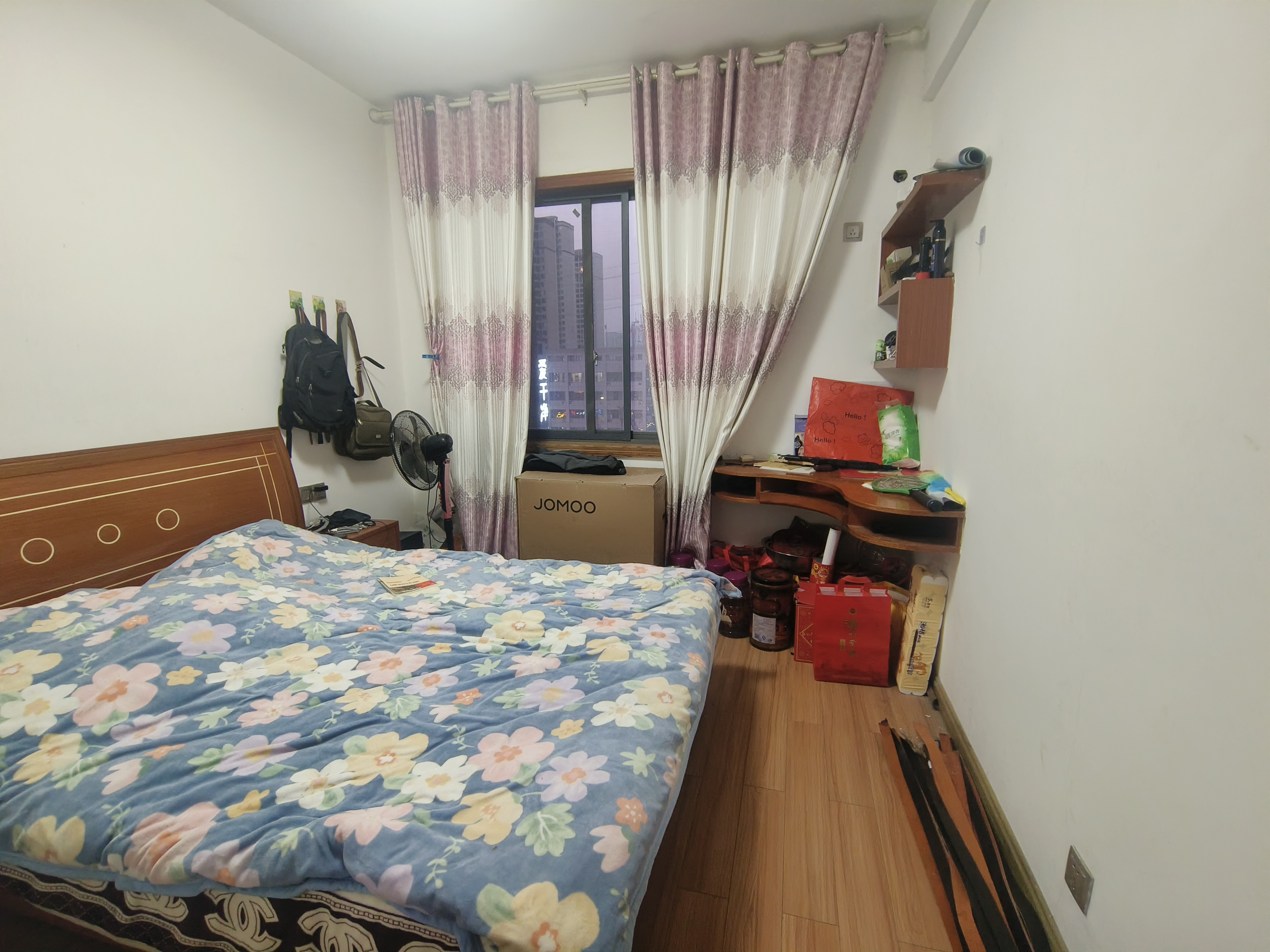 南苑上和一期  3室2厅2卫    69.8万 南苑上和一期  3室2厅2卫    69.8万客厅