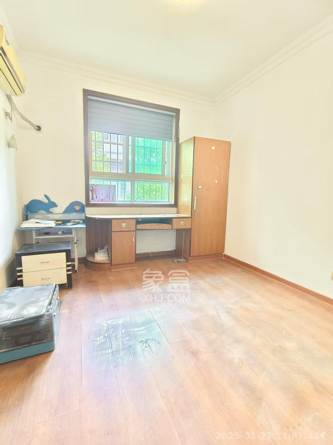 欣胜园  4室2厅2卫   2000.00元/月室内图