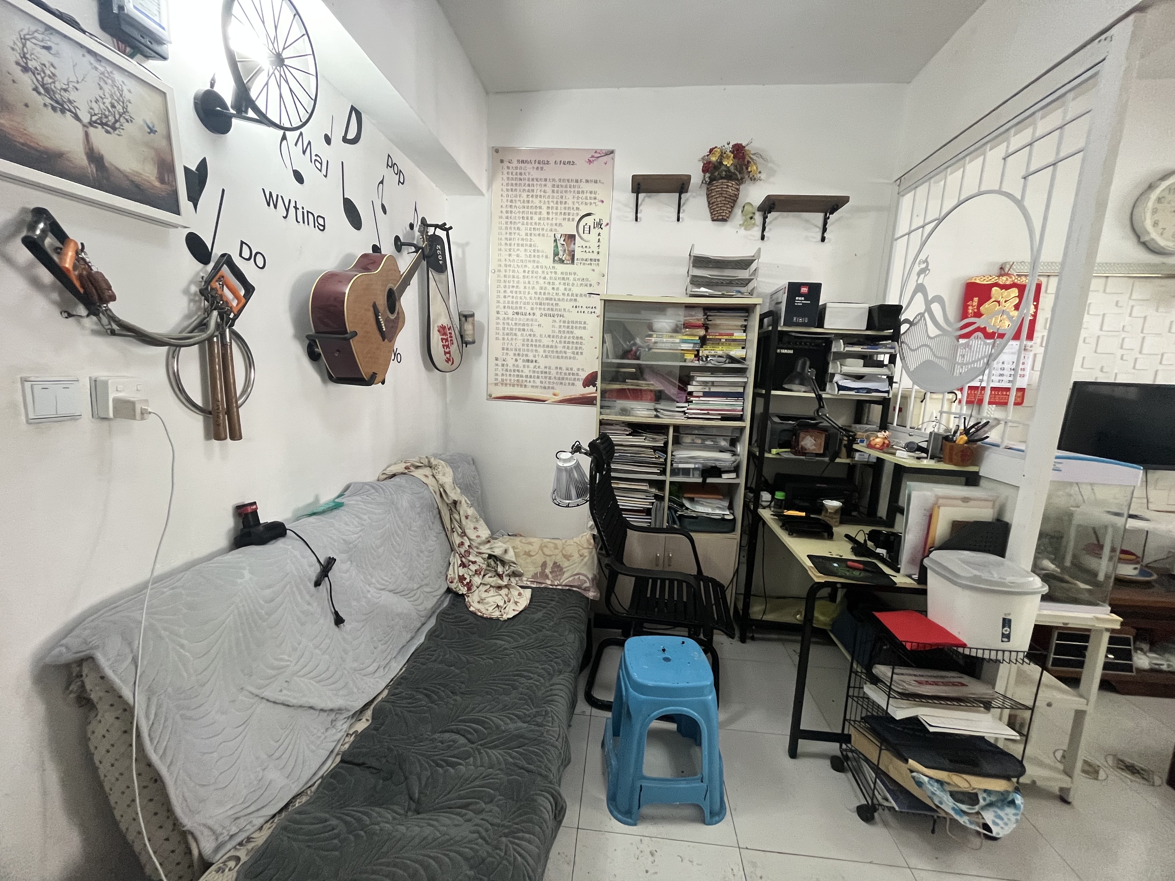 华发大厦 1室0厅0卫 46.0万 华发大厦 1室0厅0卫 46.0万客厅