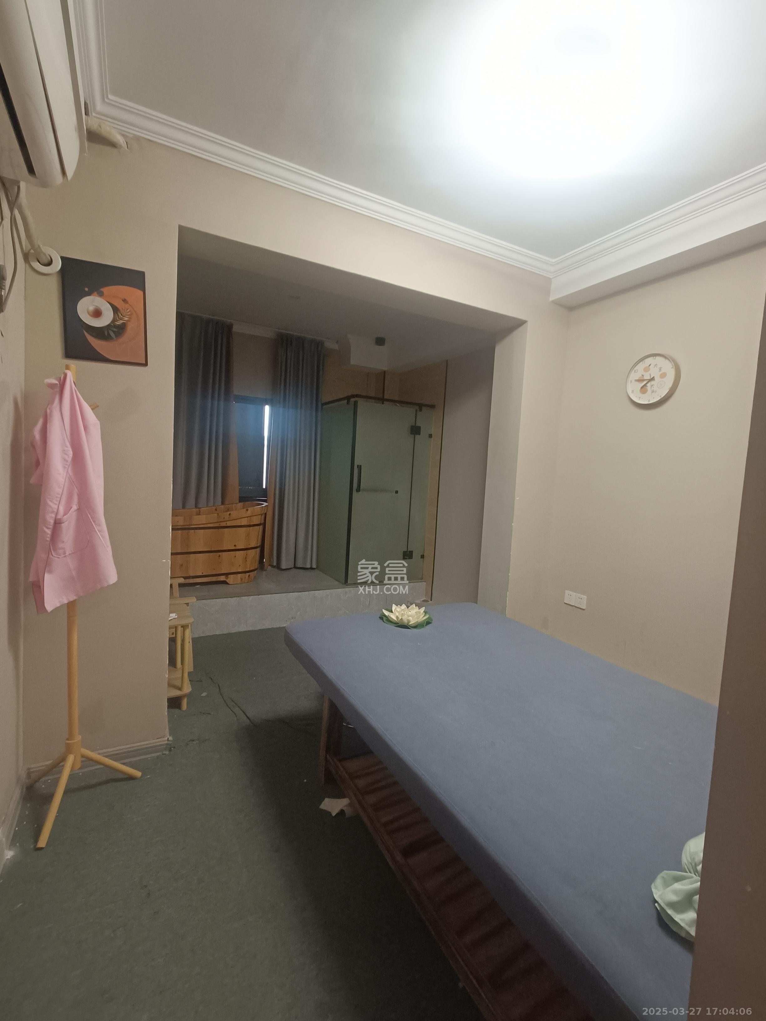 中城丽景香山园 7室2厅3卫 5500.0元/月 中城丽景香山园 7室2厅3卫 5500.0元/月室内图