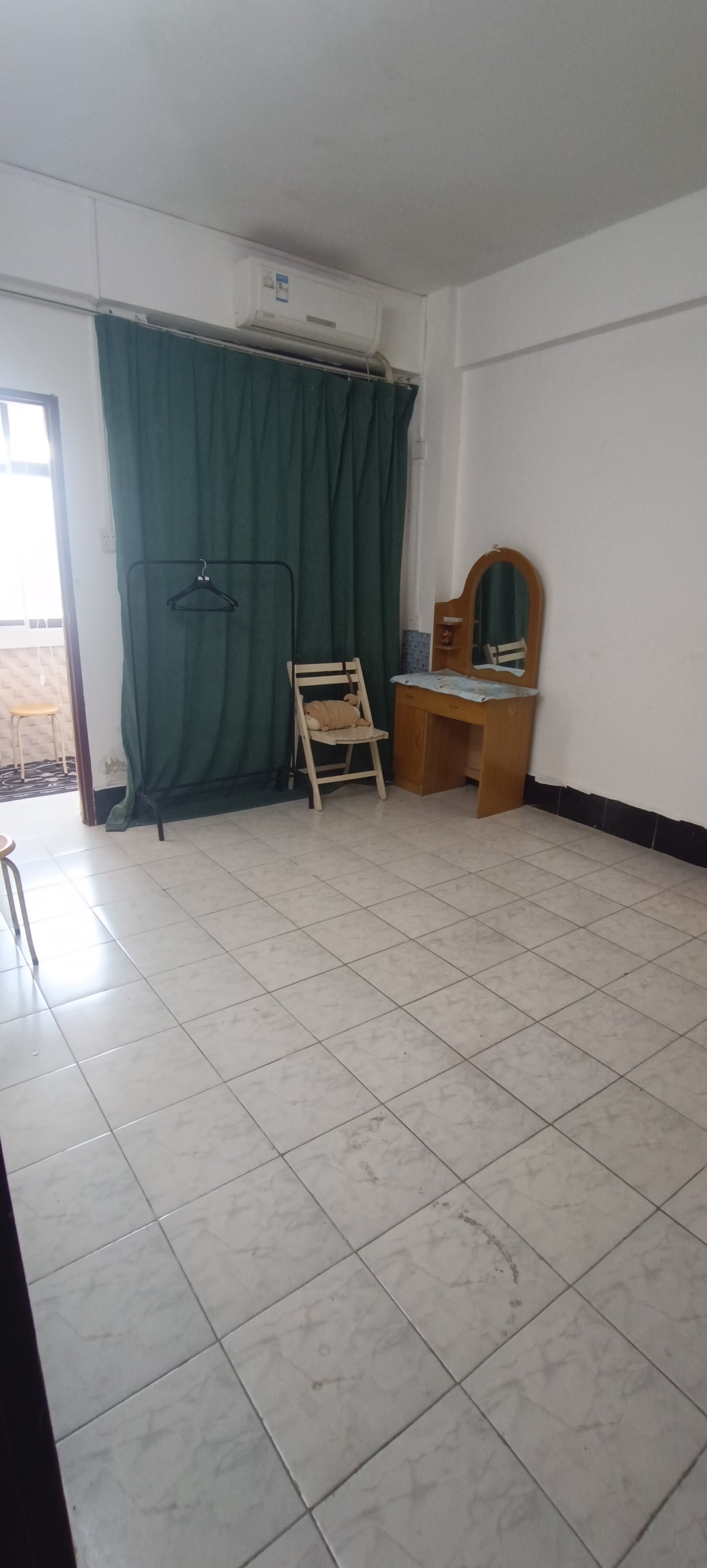 市政府宿舍(新华南路5号)  3室2厅2卫    85.0万 市政府宿舍(新华南路5号)  3室2厅2卫    85.0万客厅