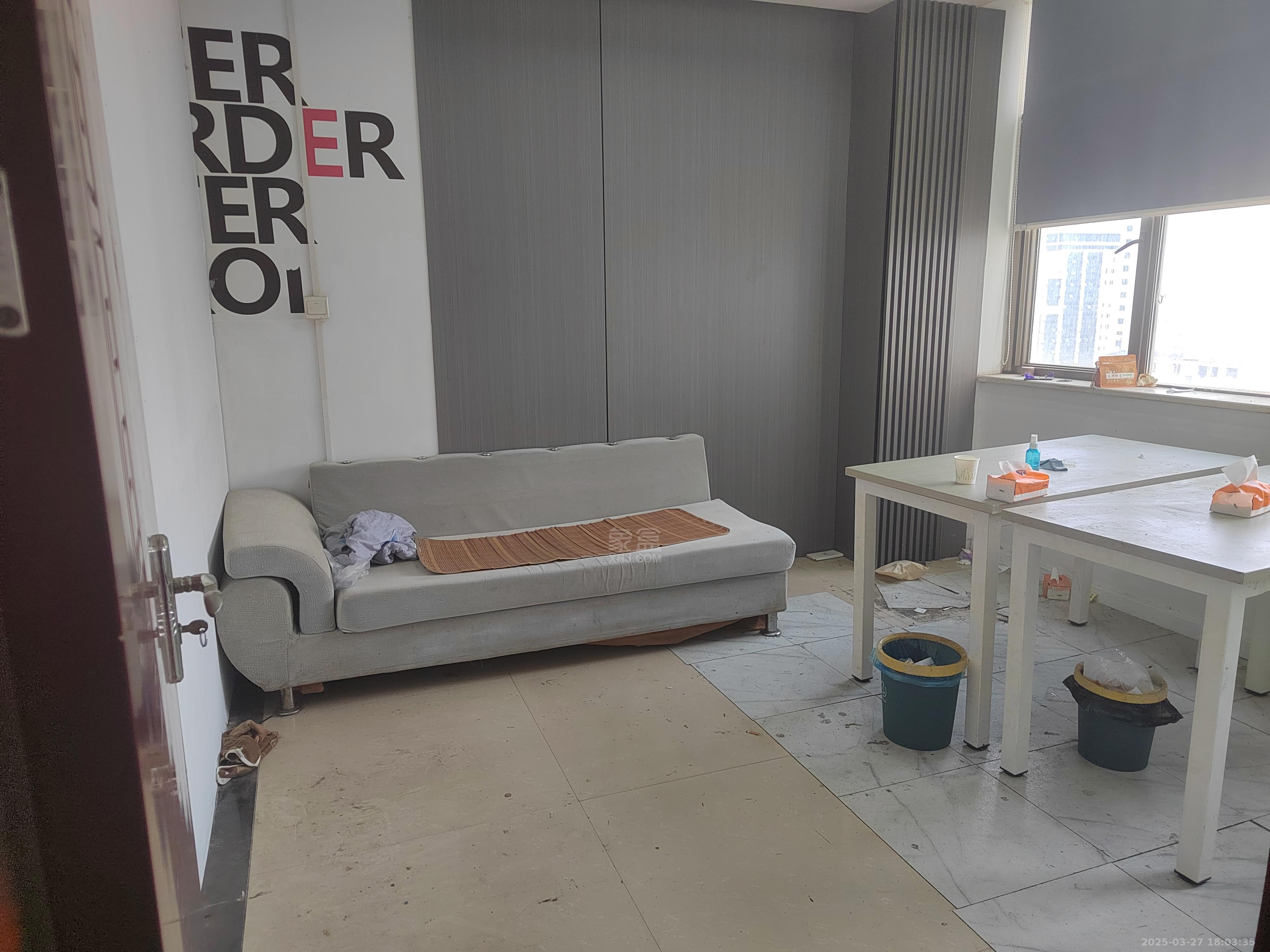 时尚新天地(平和堂) 3室2厅1卫 2300.0元/月 时尚新天地(平和堂) 3室2厅1卫 2300.0元/月室内图