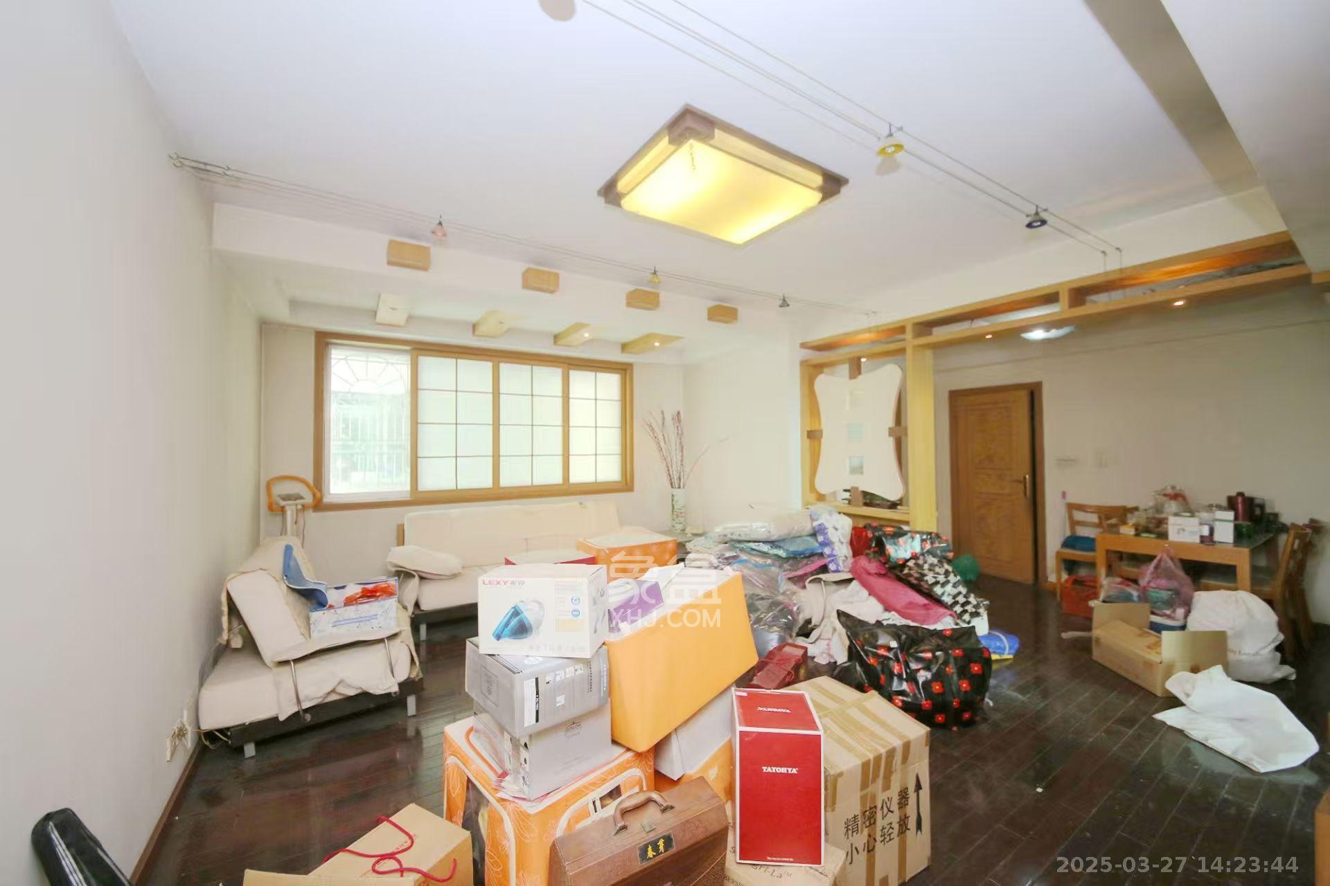 亚华大酒店  3室2厅2卫    3200.0元/月室内图