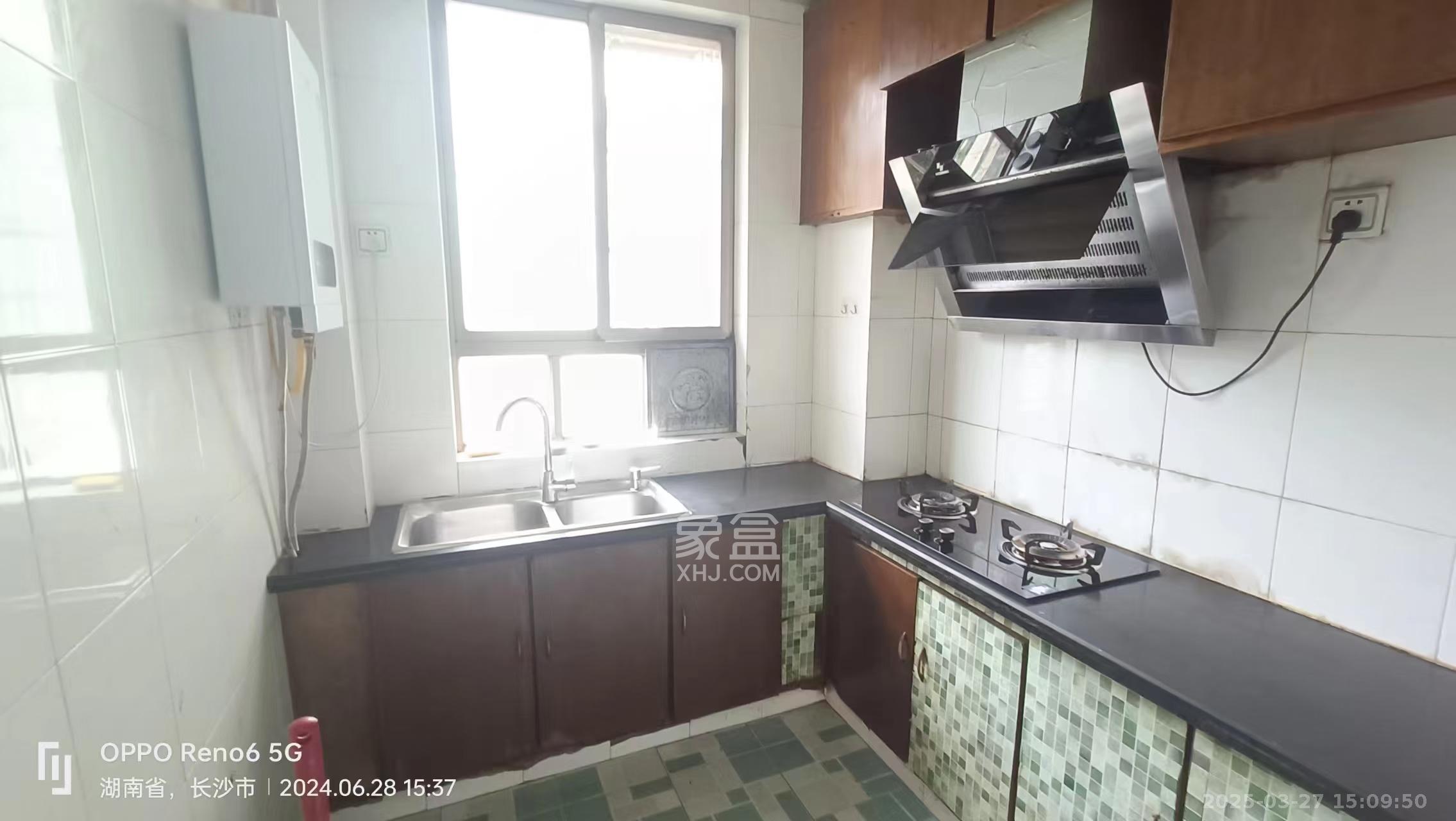 雅泰家园  2室1厅1卫    1900.0元/月 雅泰家园  2室1厅1卫    1900.0元/月室内图