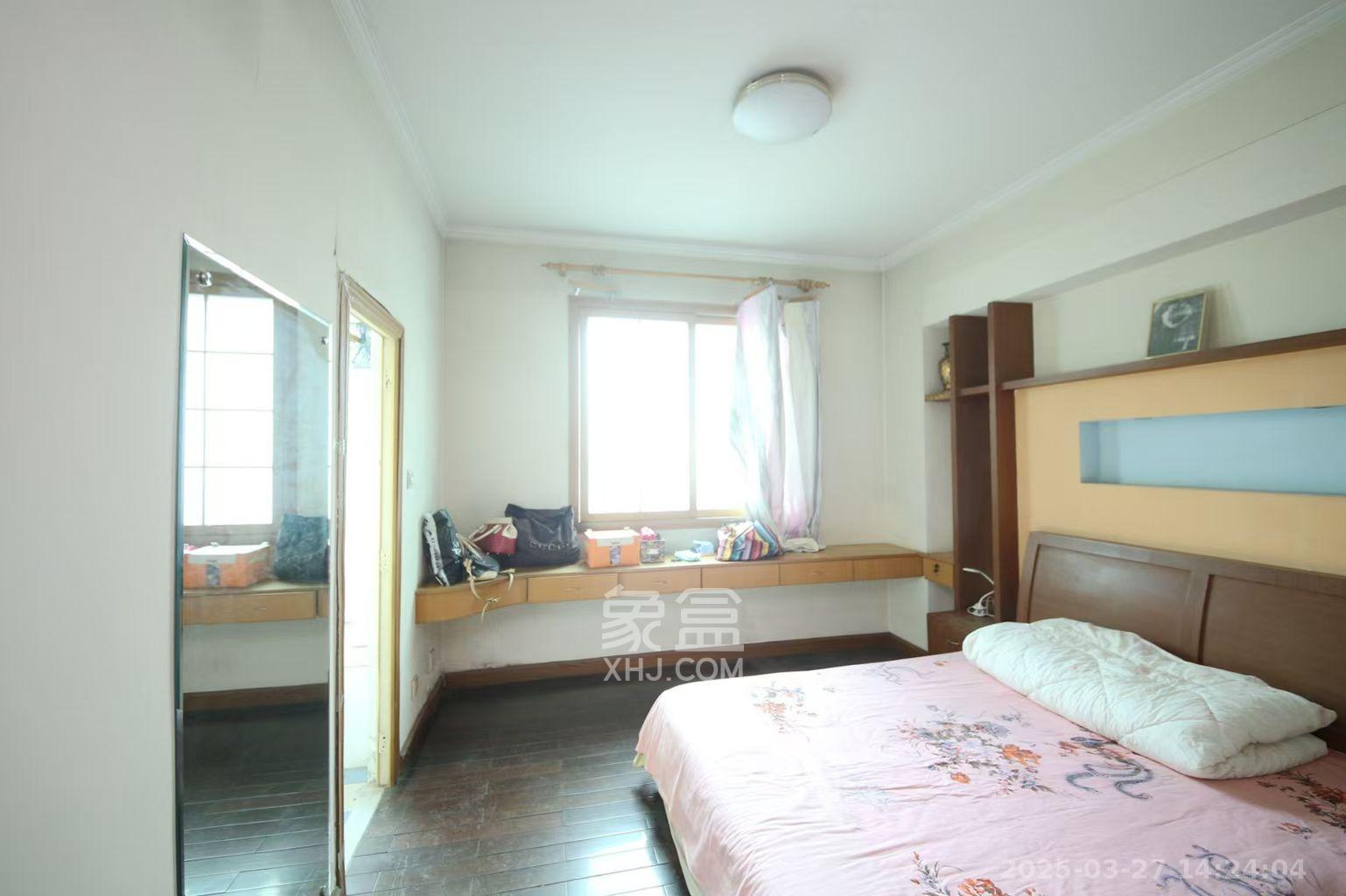 亚华大酒店 3室2厅2卫 3200.0元/月 亚华大酒店 3室2厅2卫 3200.0元/月室内图