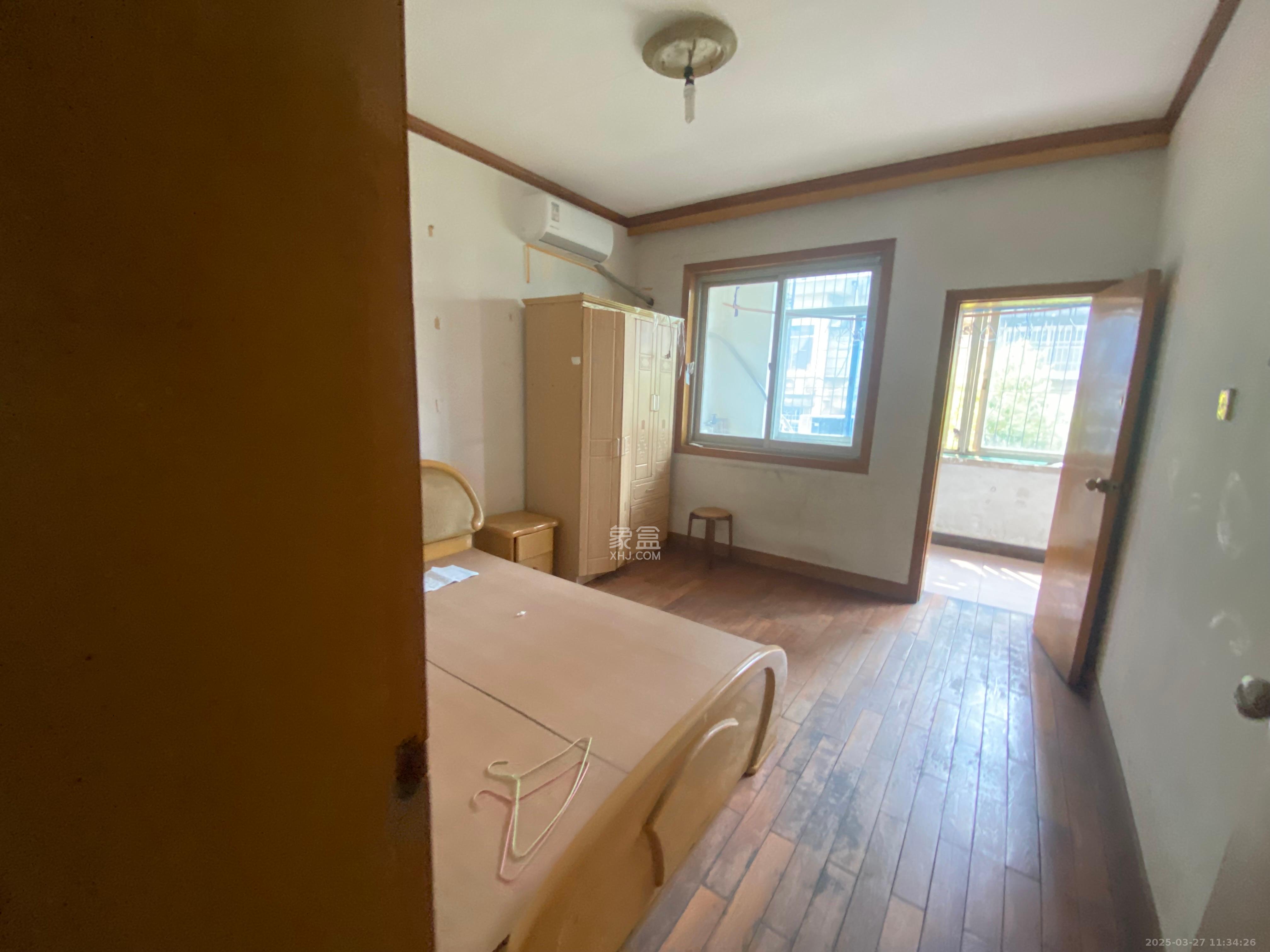 长重机械厂宿舍  2室1厅1卫    1000.0元/月 长重机械厂宿舍  2室1厅1卫    1000.0元/月