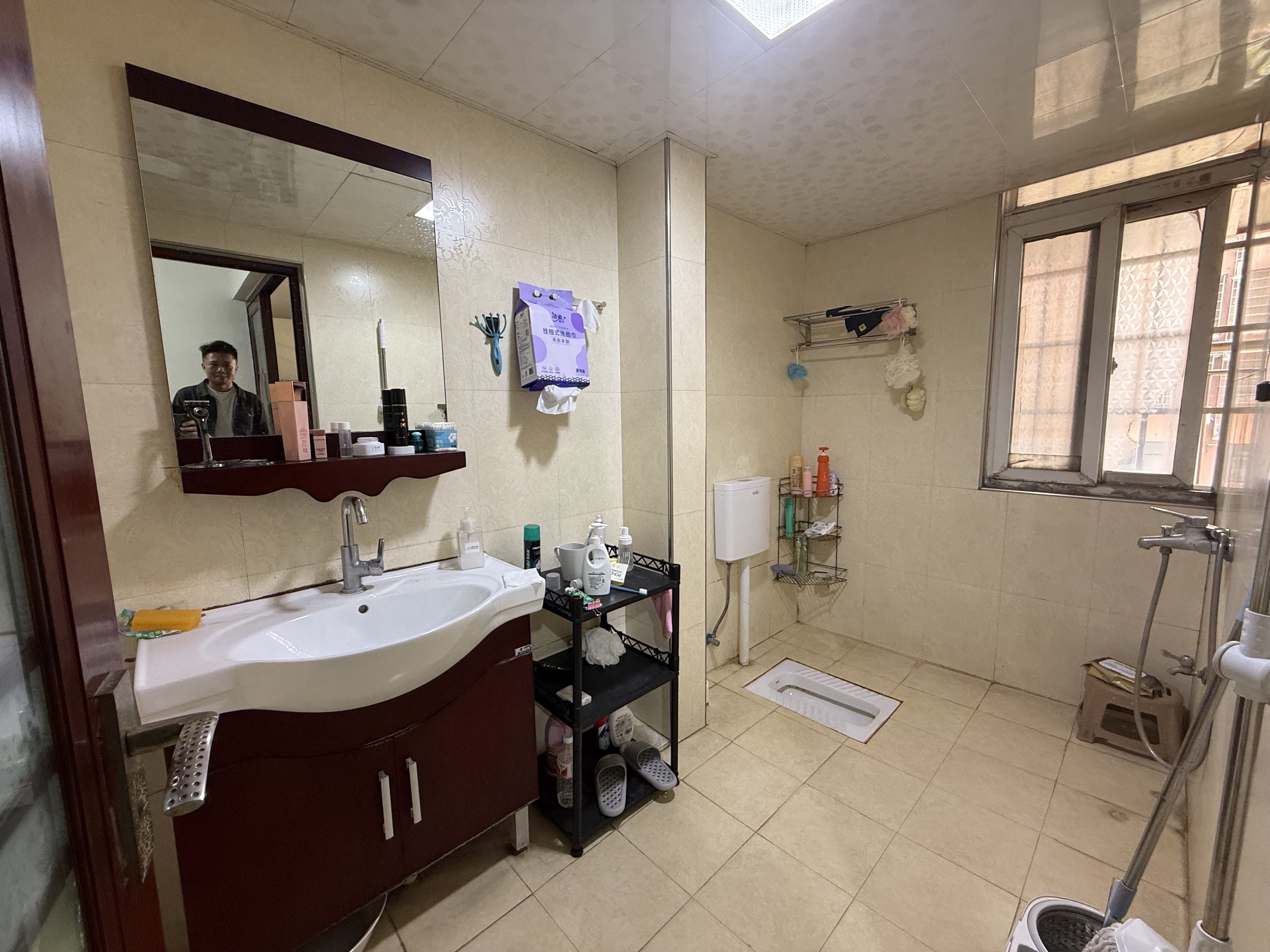 湘中园  3室2厅2卫    65.0万客厅