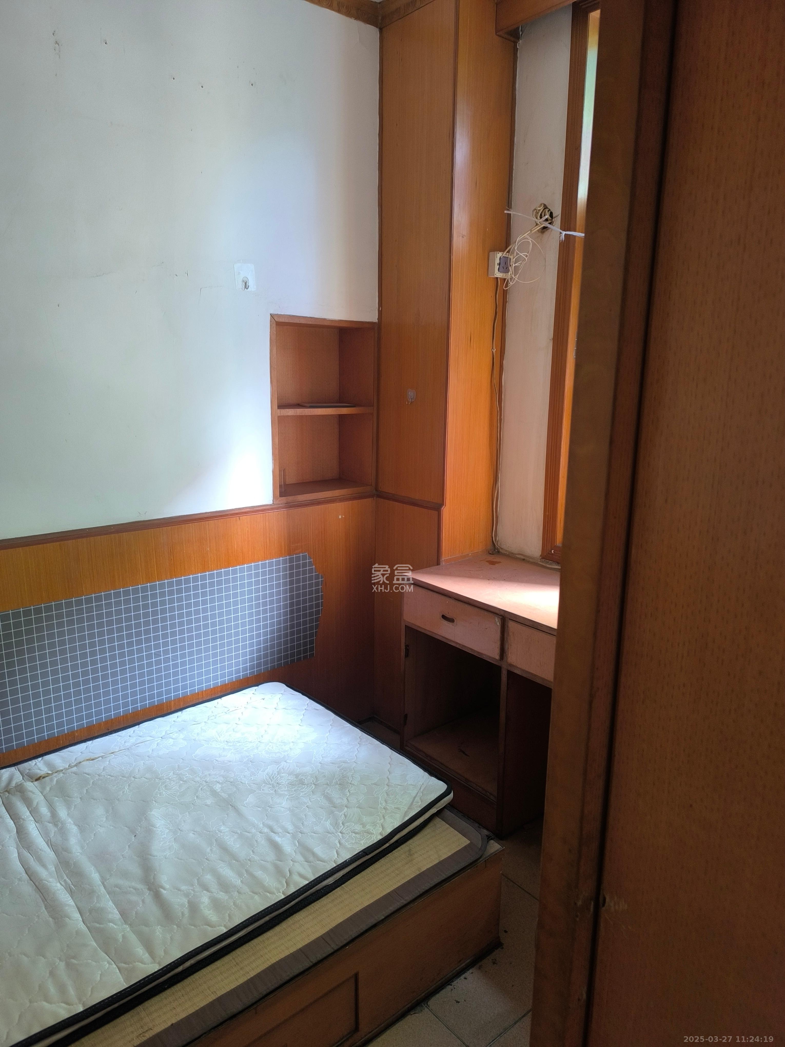 上麻园岭散盘  2室1厅1卫   1800.00元/月室内图1