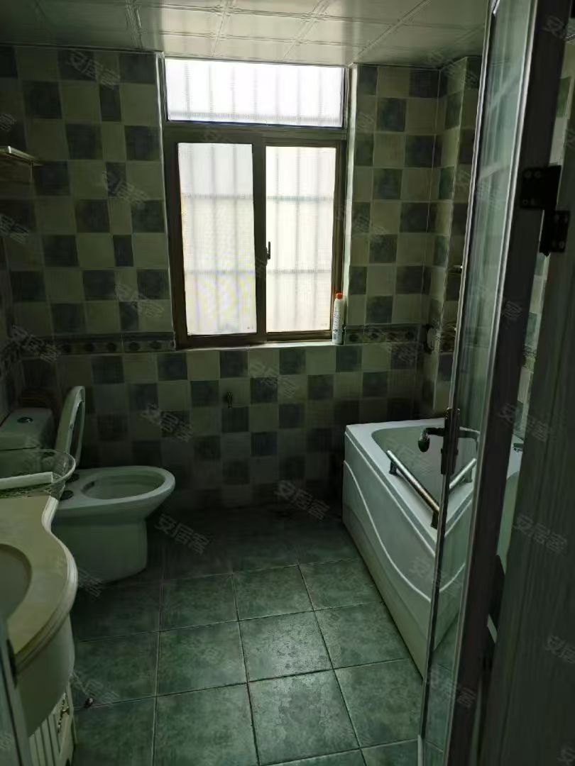 荷花新城 3室2厅2卫 1600.0元/月 荷花新城 3室2厅2卫 1600.0元/月室内图