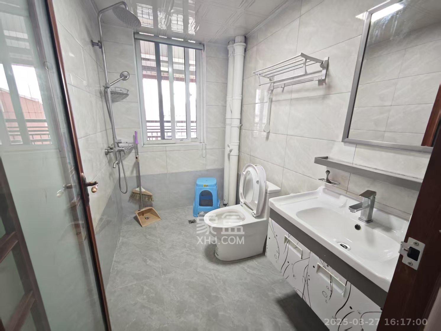 绿地海外滩一期 2室2厅1卫 1700.0元/月 绿地海外滩一期 2室2厅1卫 1700.0元/月室内图