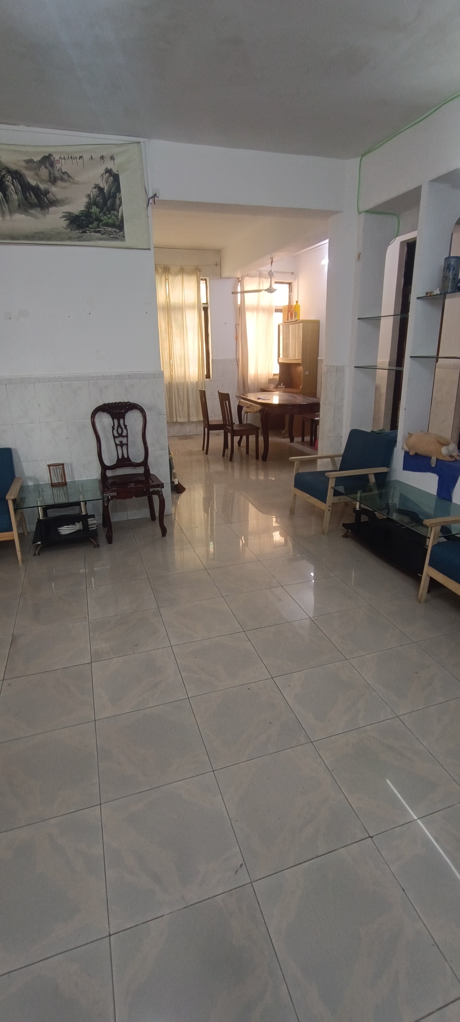 市政府宿舍(新华南路5号)  3室2厅2卫    85.0万 市政府宿舍(新华南路5号)  3室2厅2卫    85.0万客厅