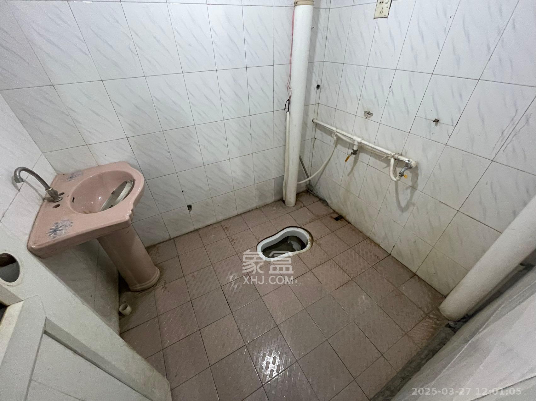 洞井商贸城 3室1厅2卫 1000.0元/月 洞井商贸城 3室1厅2卫 1000.0元/月室内图