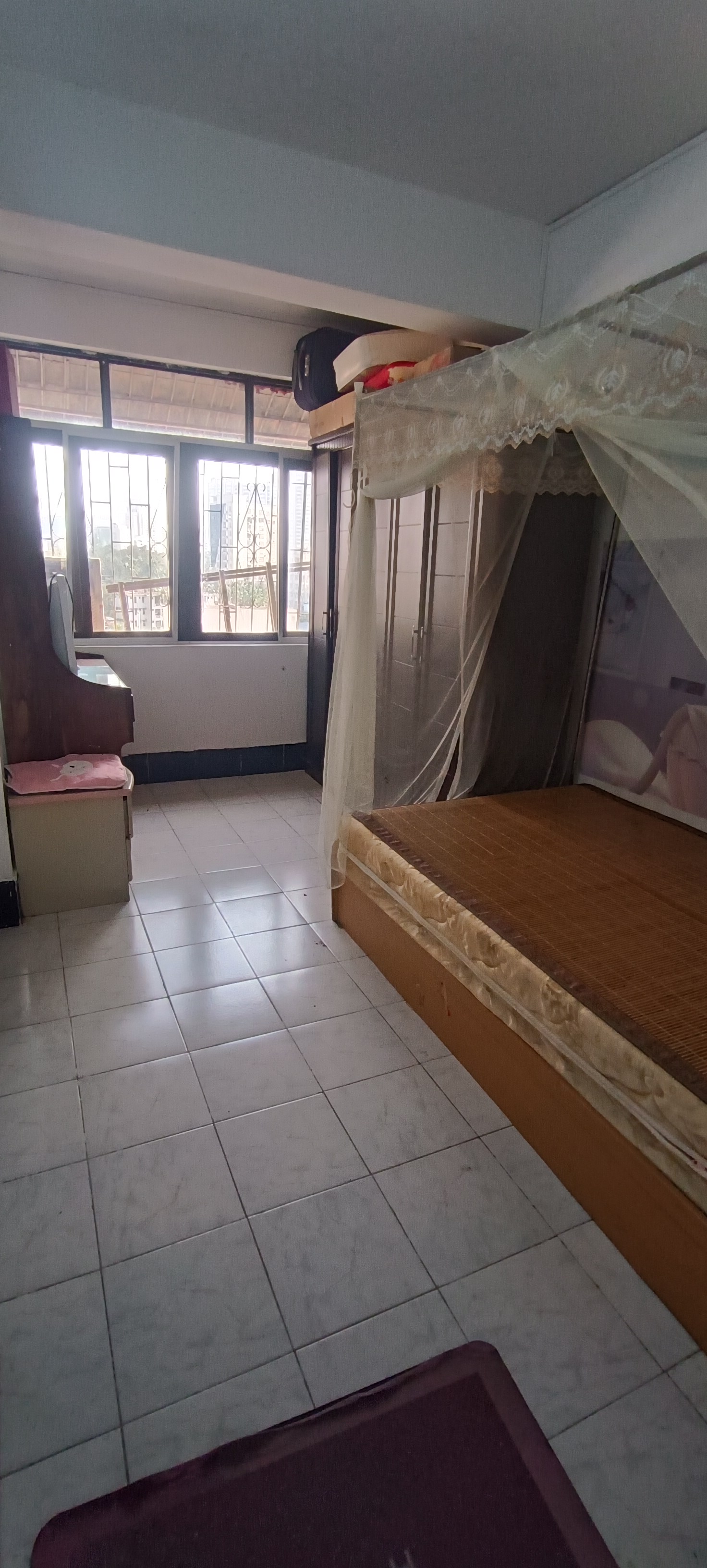 市政府宿舍(新华南路5号)  3室2厅2卫    85.0万 市政府宿舍(新华南路5号)  3室2厅2卫    85.0万客厅